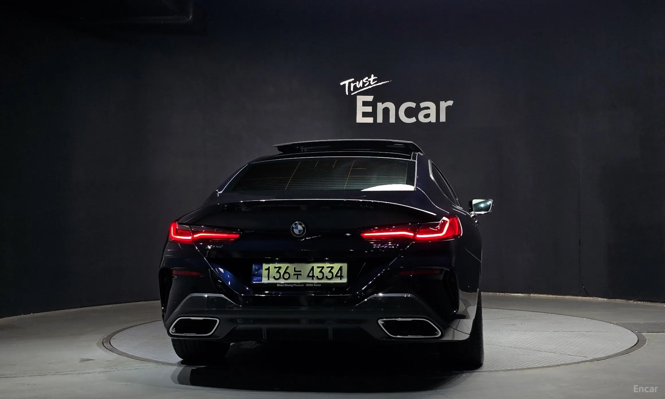 BMW 8-series (G15) превью 3