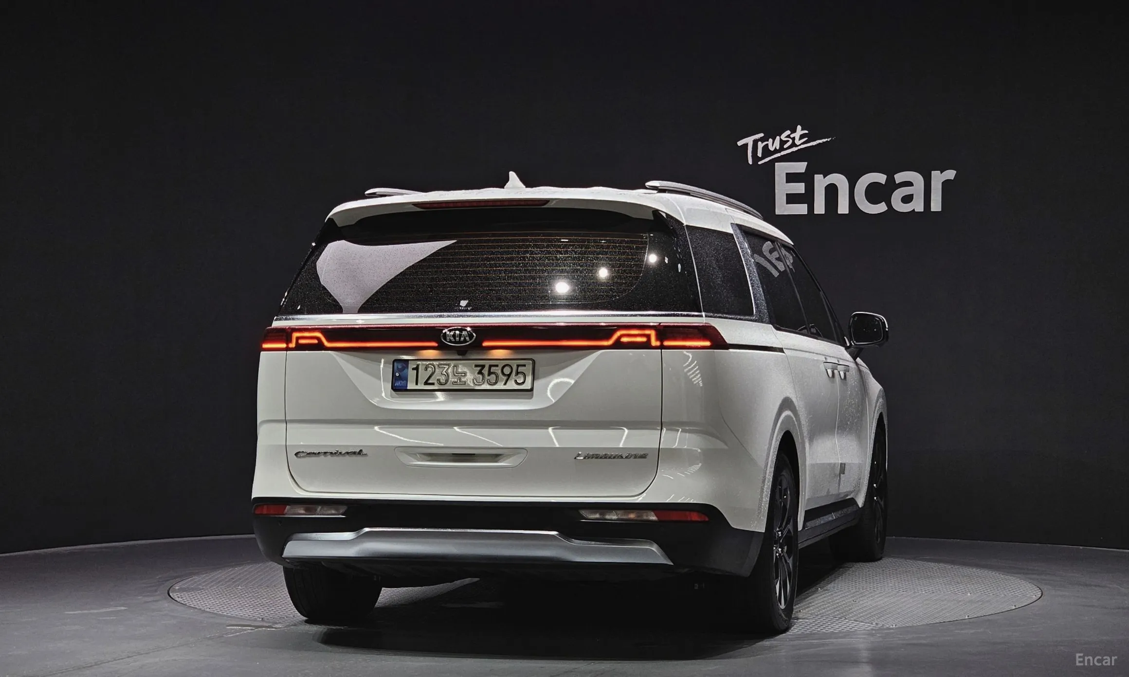 Kia Carnival Gen 4 превью 3