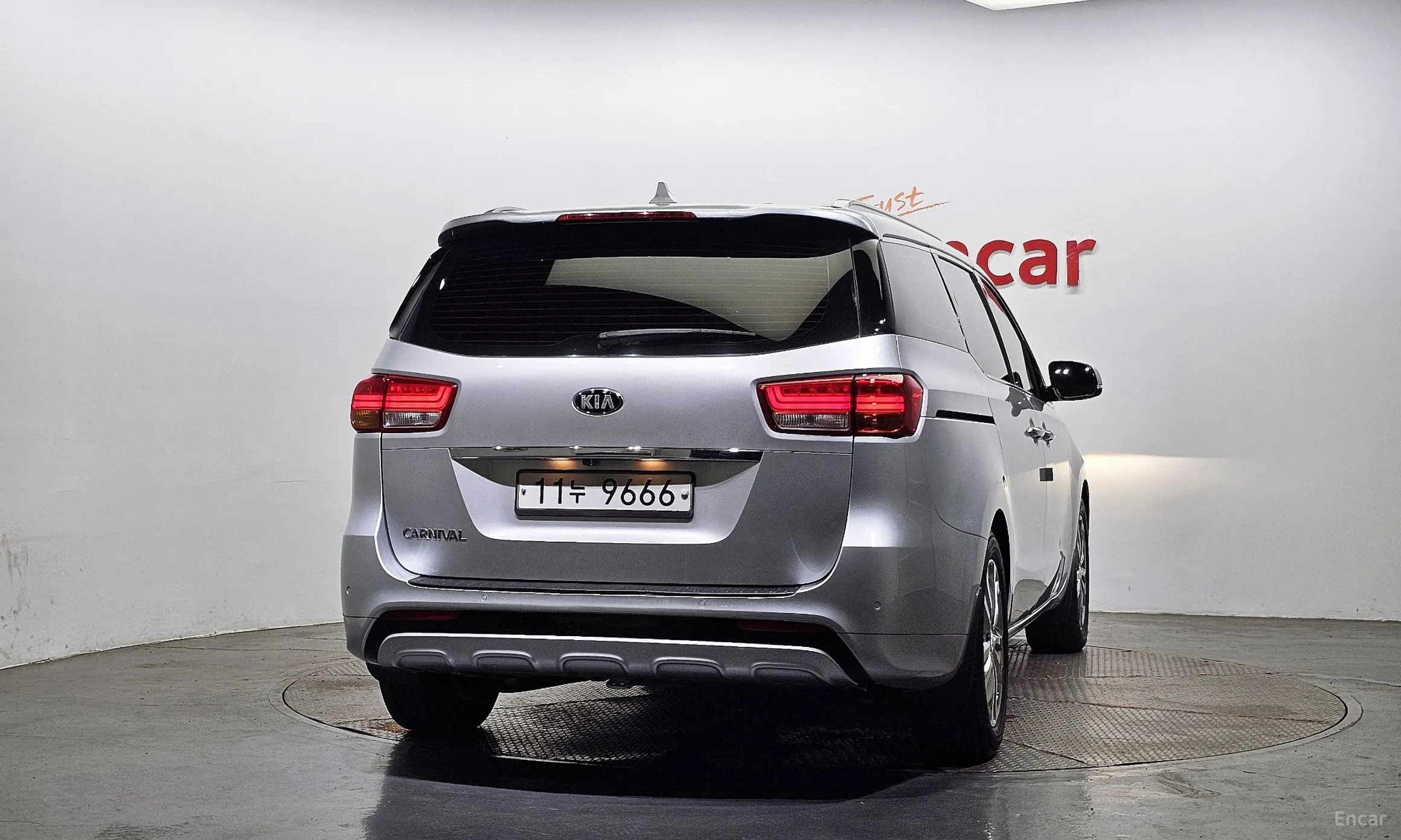 Kia Carnival превью 3