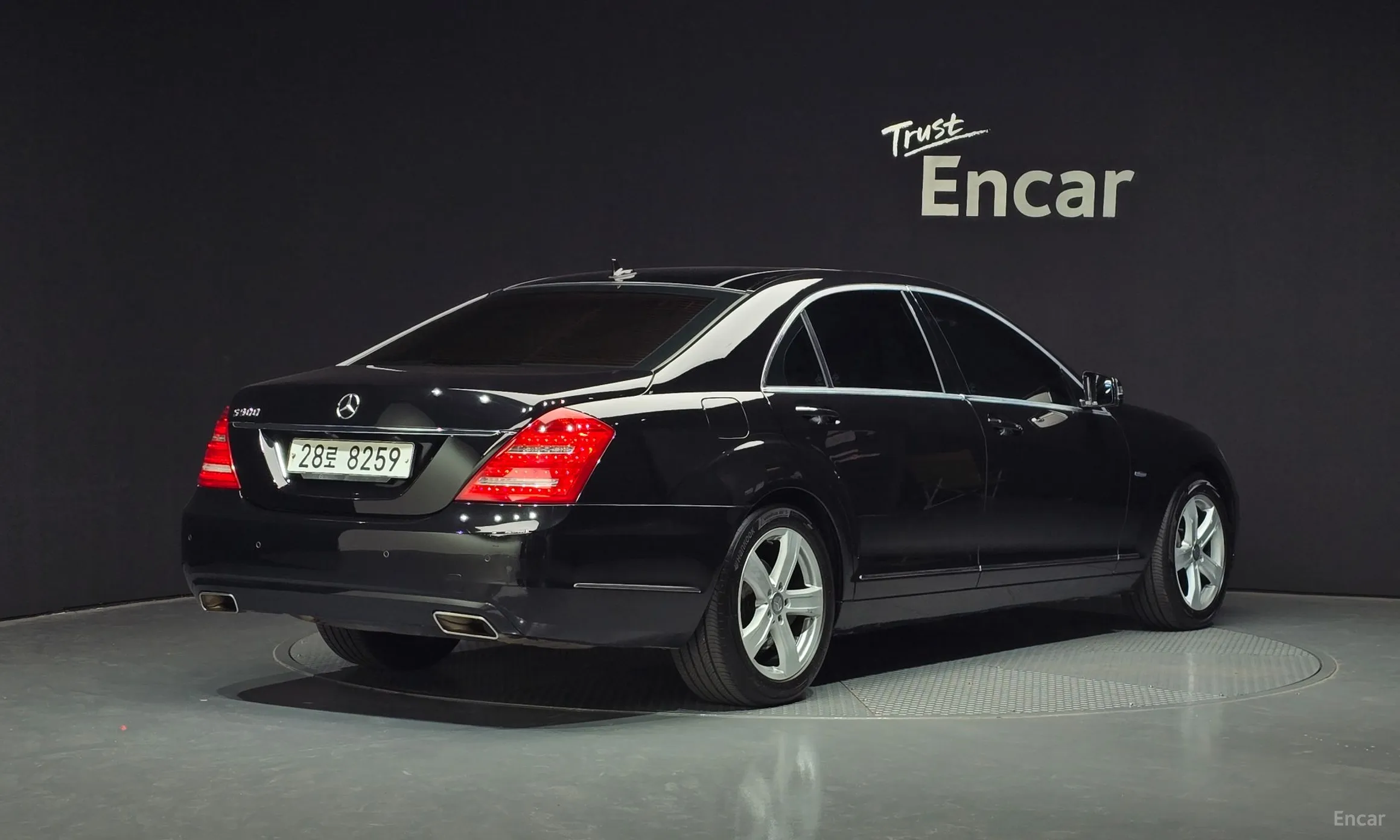 Mercedes Benz S-Class W221