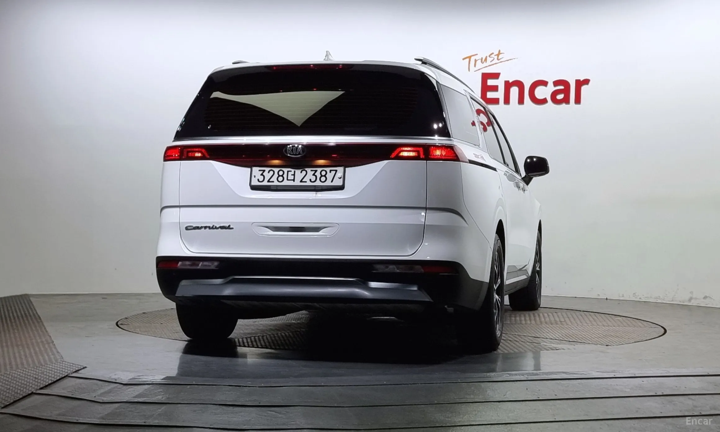 Kia Carnival Gen 4 превью 3