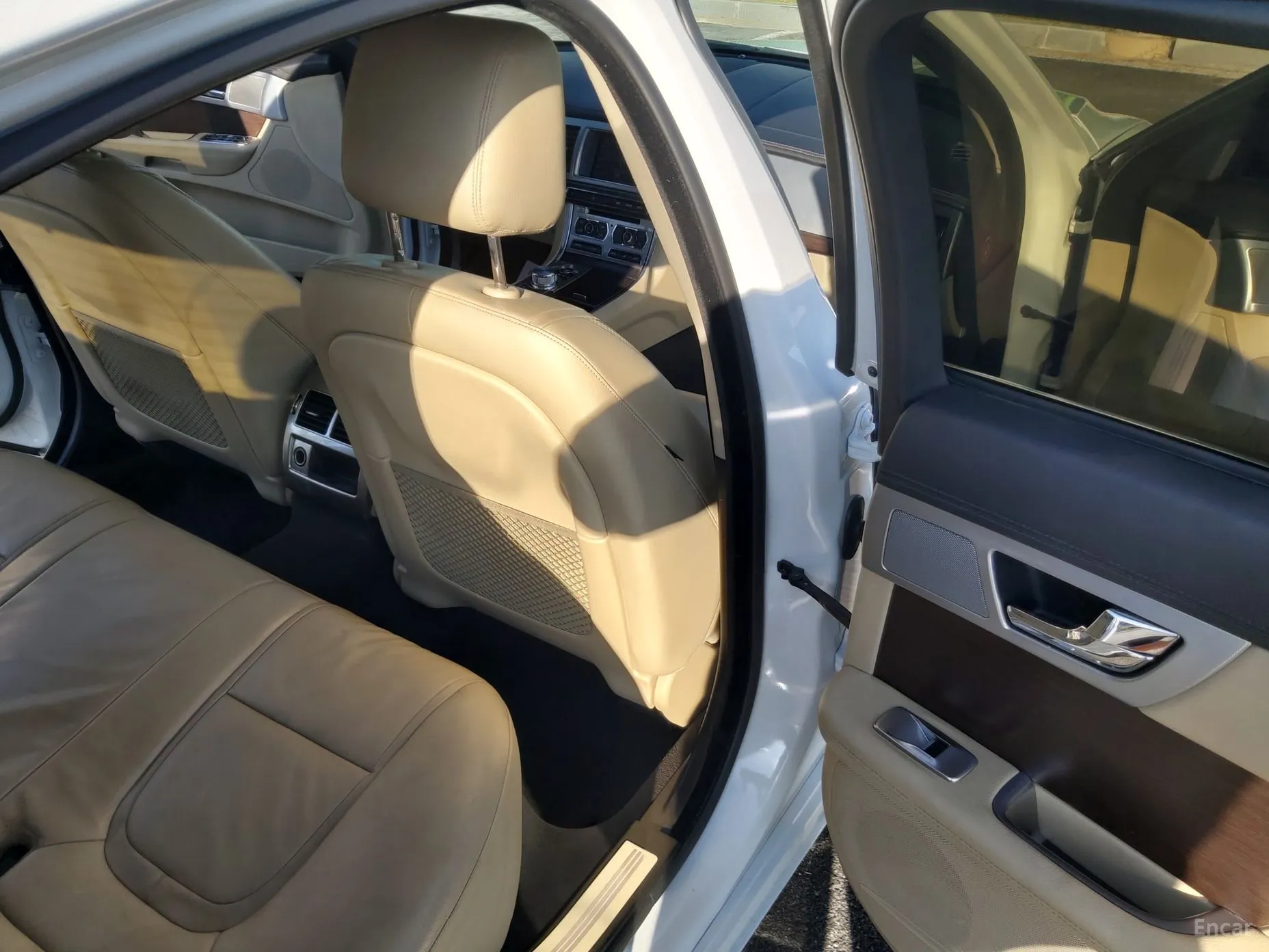 Jaguar New XF превью 12