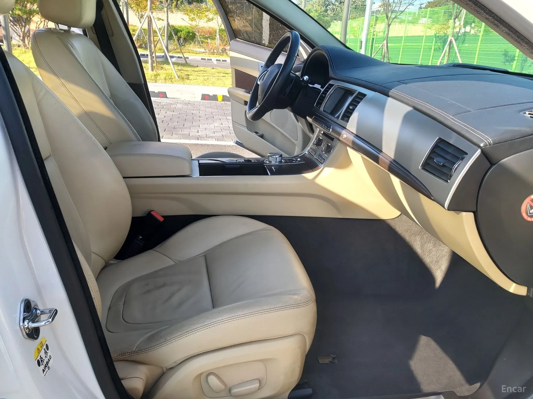 Jaguar New XF превью 13