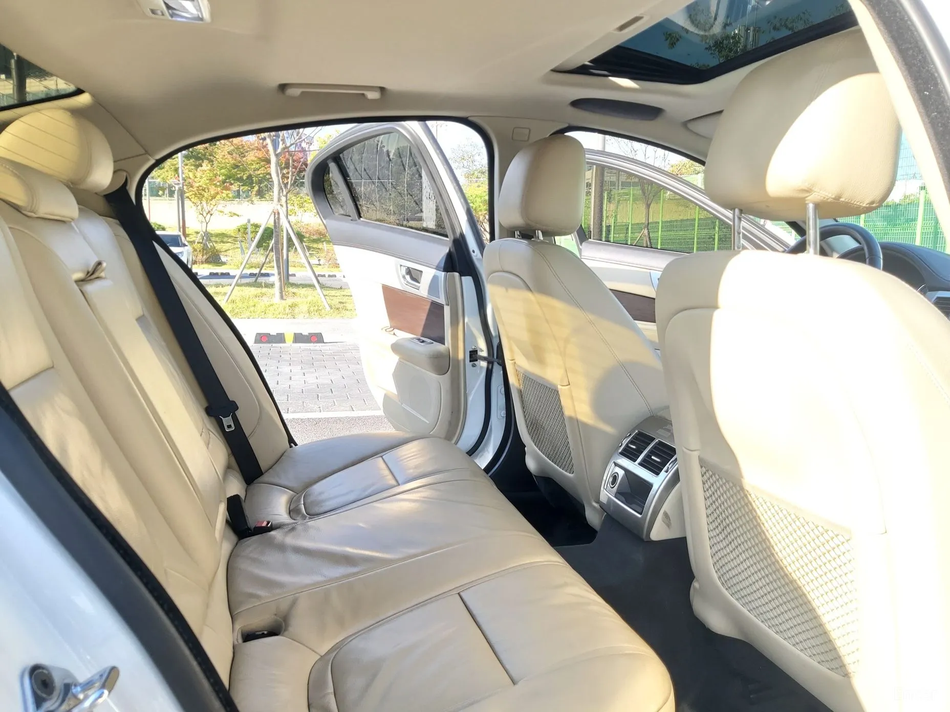 Jaguar New XF превью 14