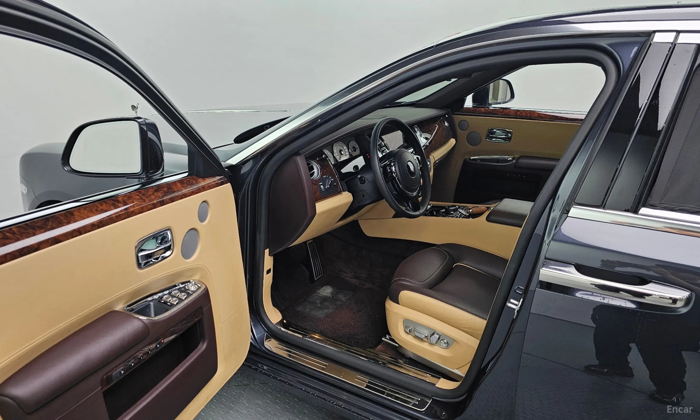 Rolls-Royce Ghost превью 10