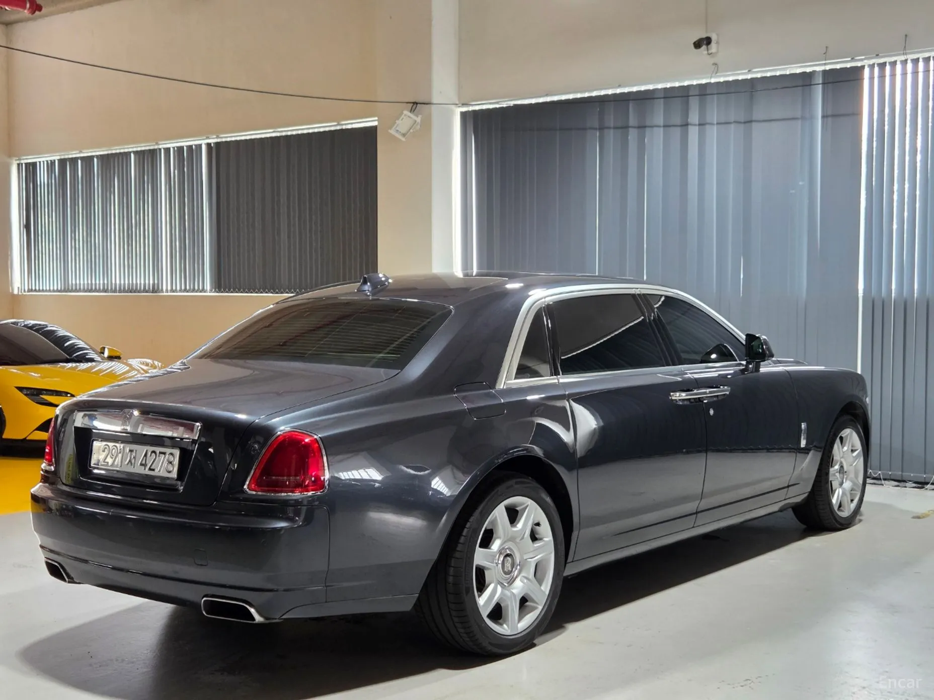 Rolls-Royce Ghost превью 2