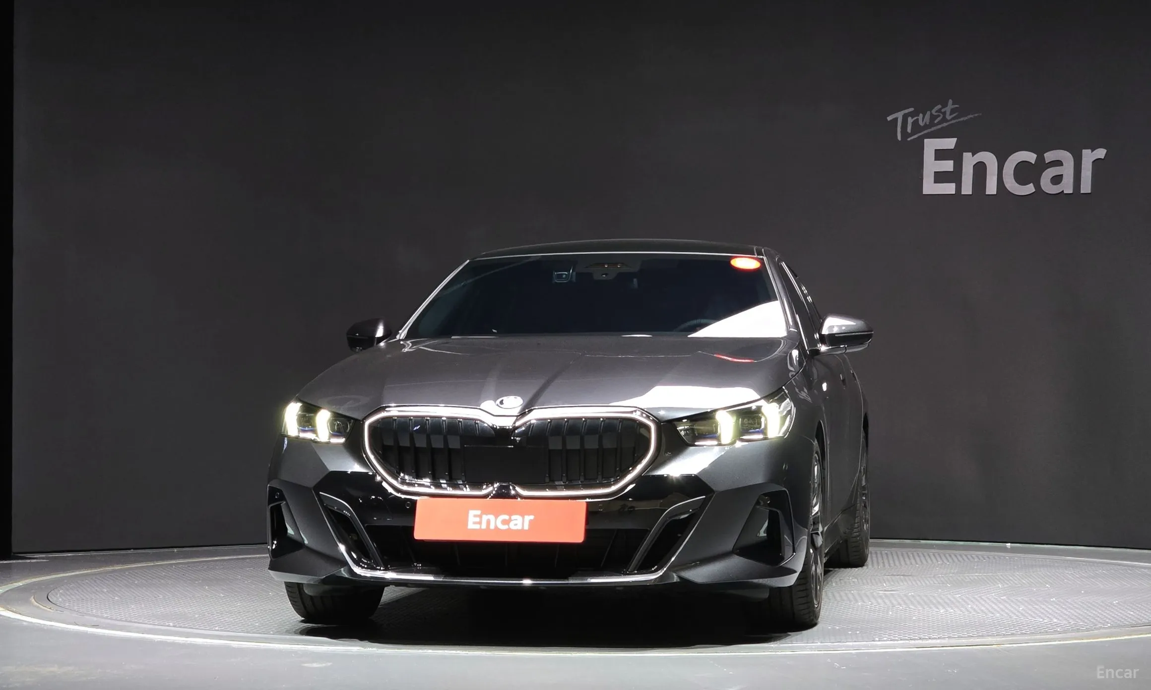 BMW 5 Series (G60) превью 2