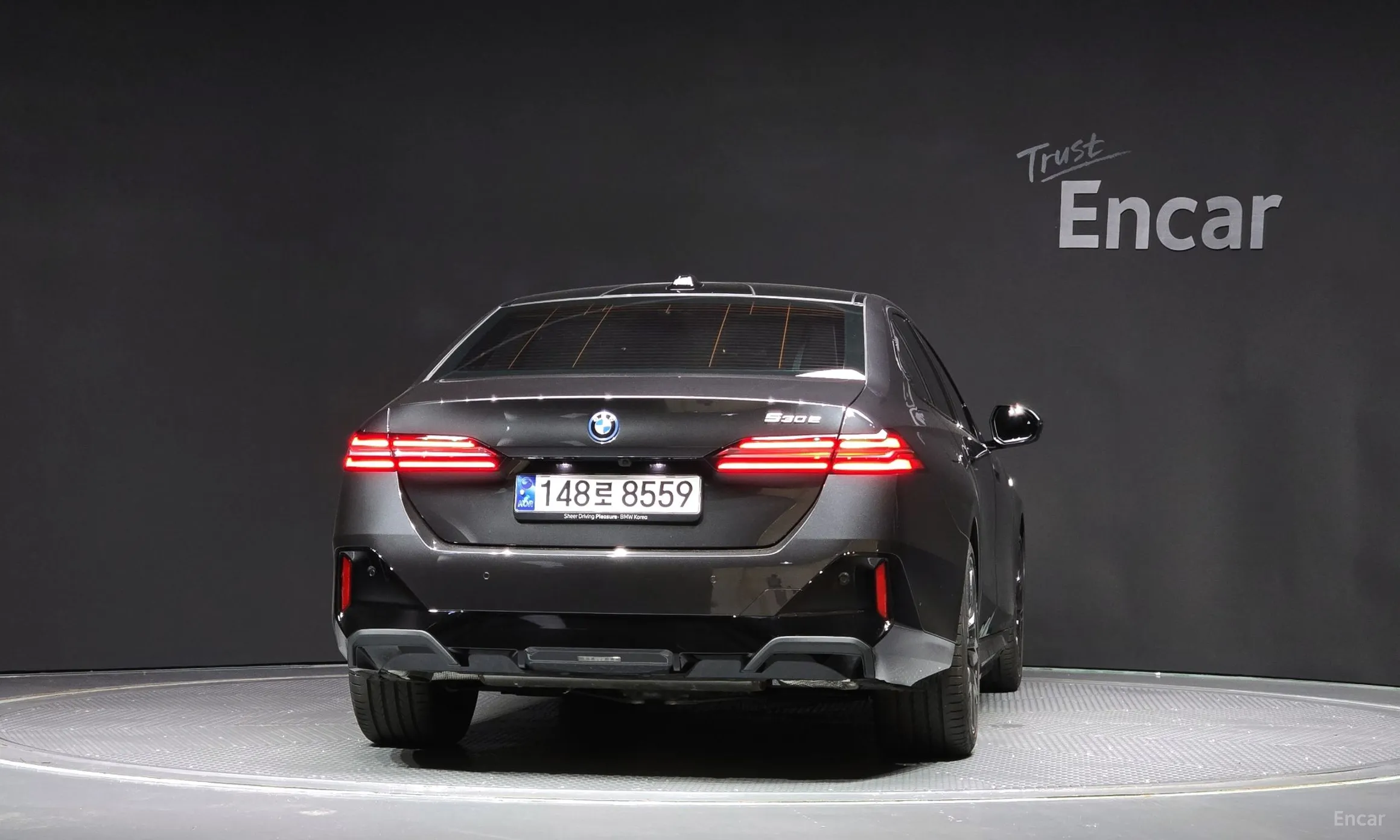 BMW 5 Series (G60) превью 3