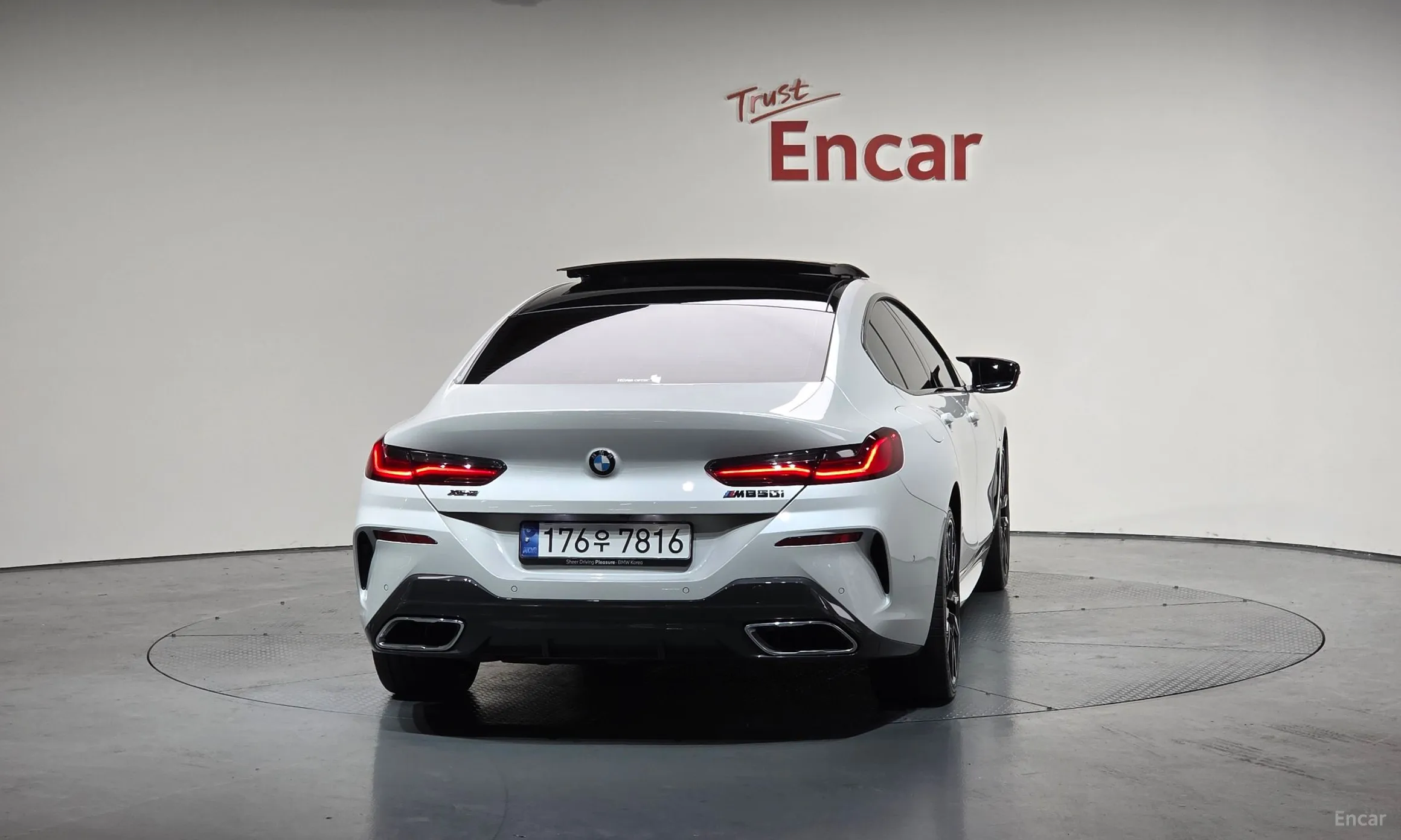 BMW 8-series (G15) превью 3