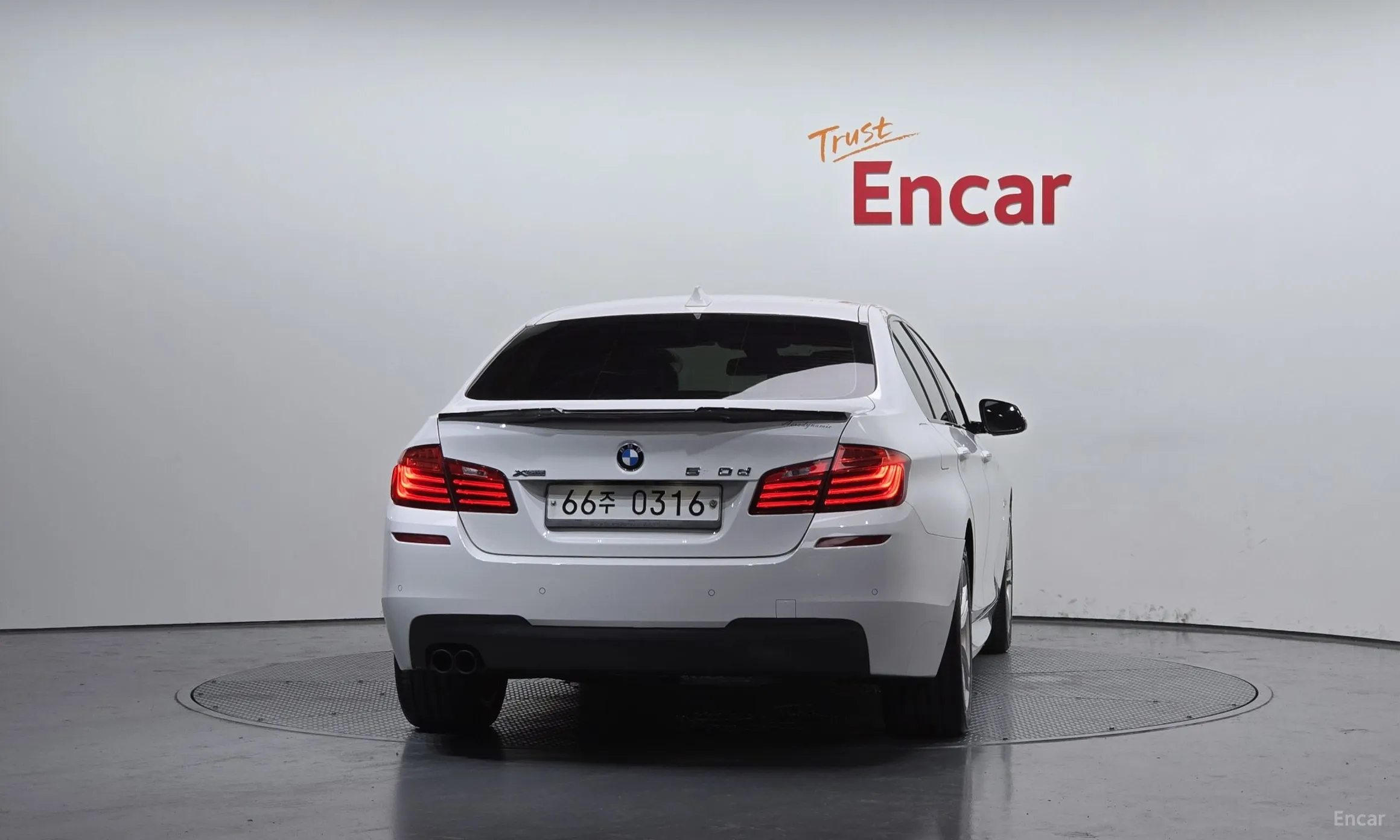 BMW 5 Series (F10) превью 3