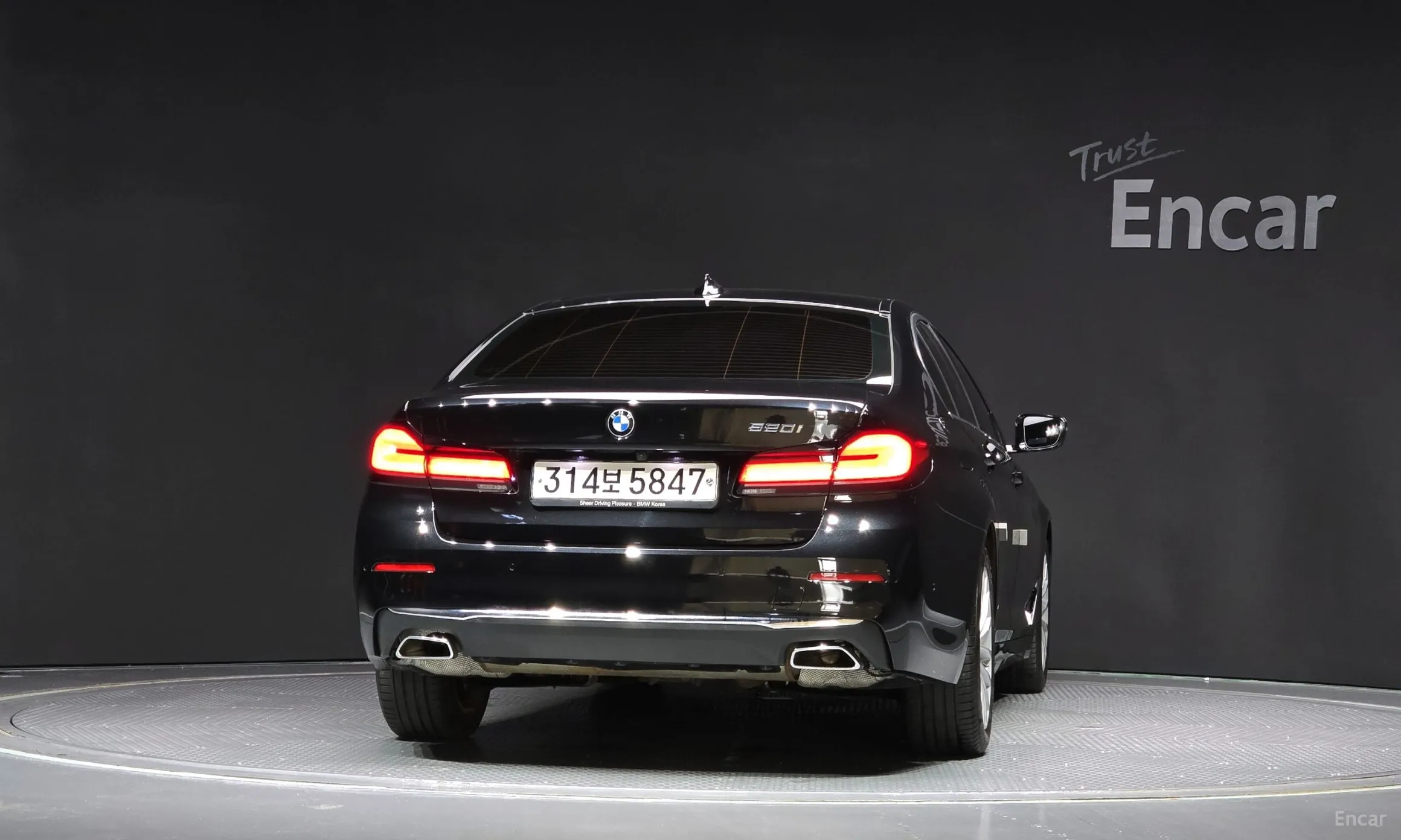 BMW 5 Series (G30) превью 3