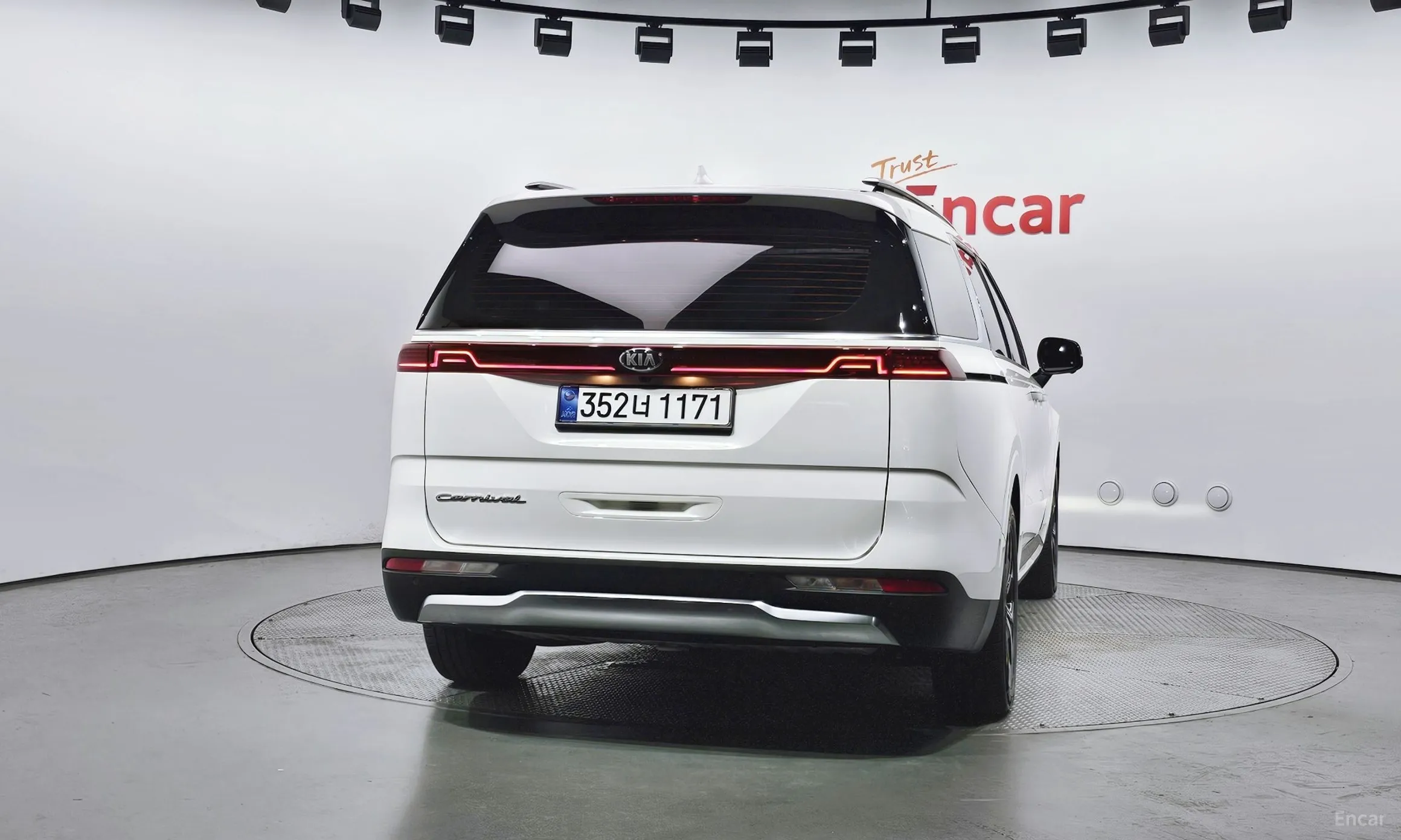 Kia Carnival Gen 4 превью 3