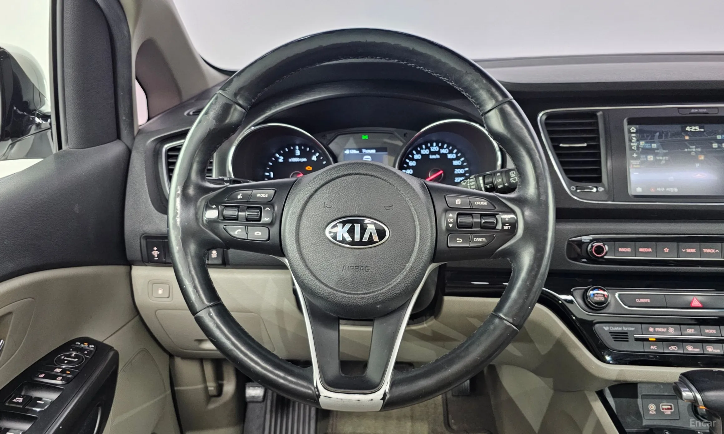 Kia Carnival превью 13