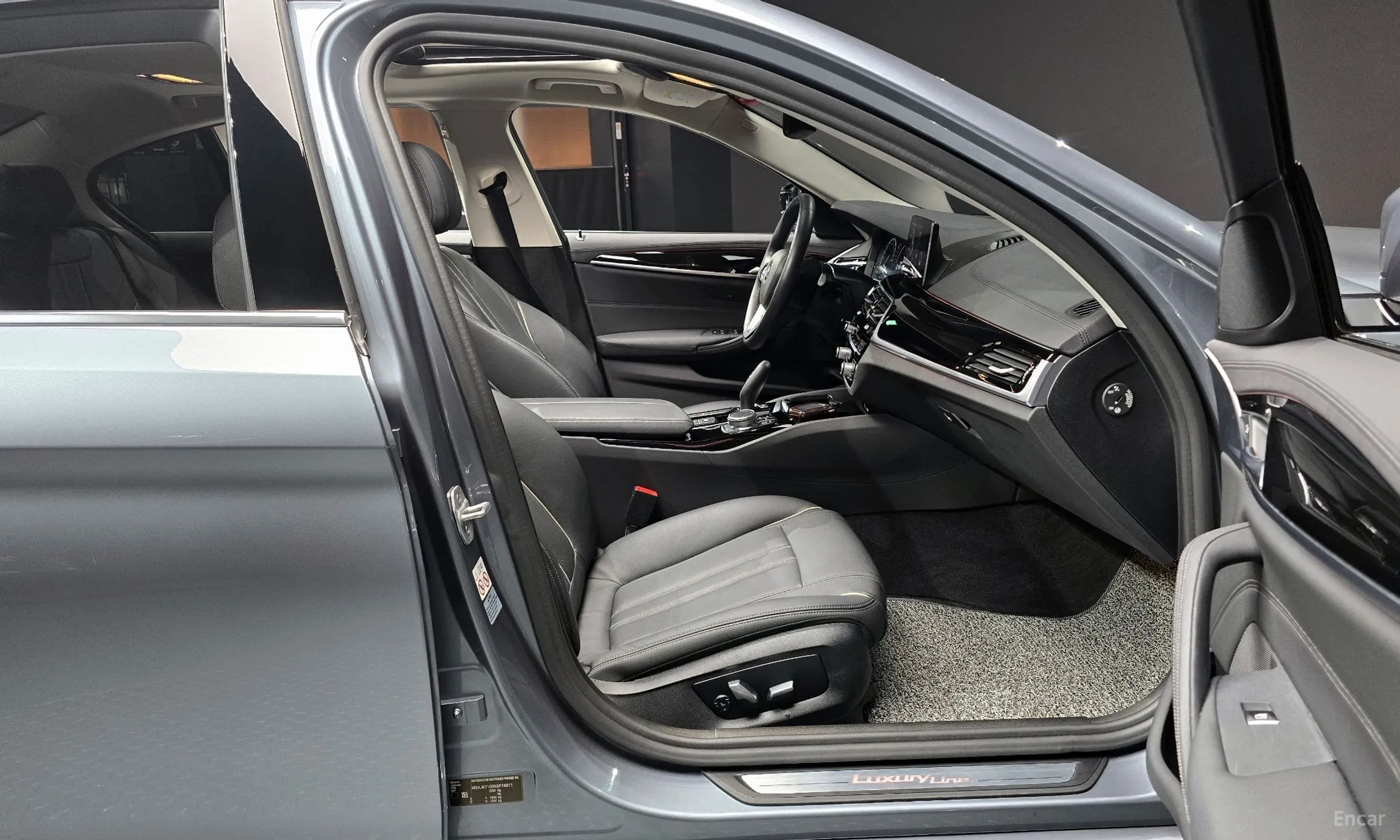 BMW 5 Series (G30) превью 11