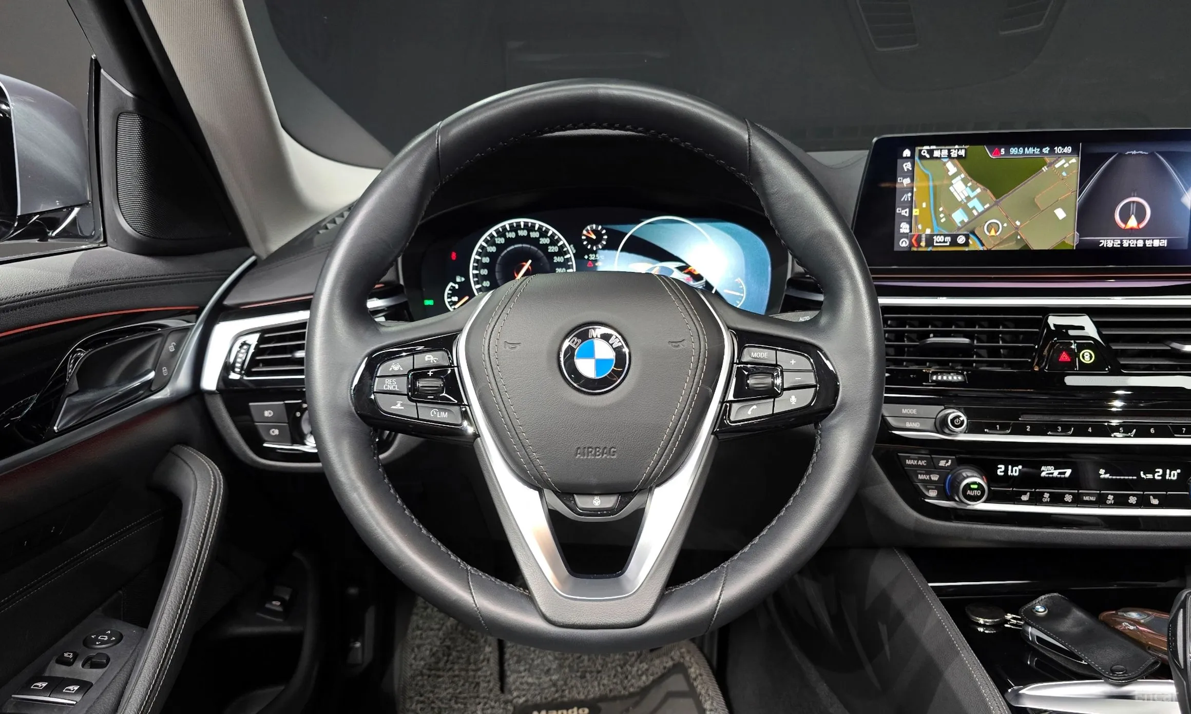 BMW 5 Series (G30) превью 13