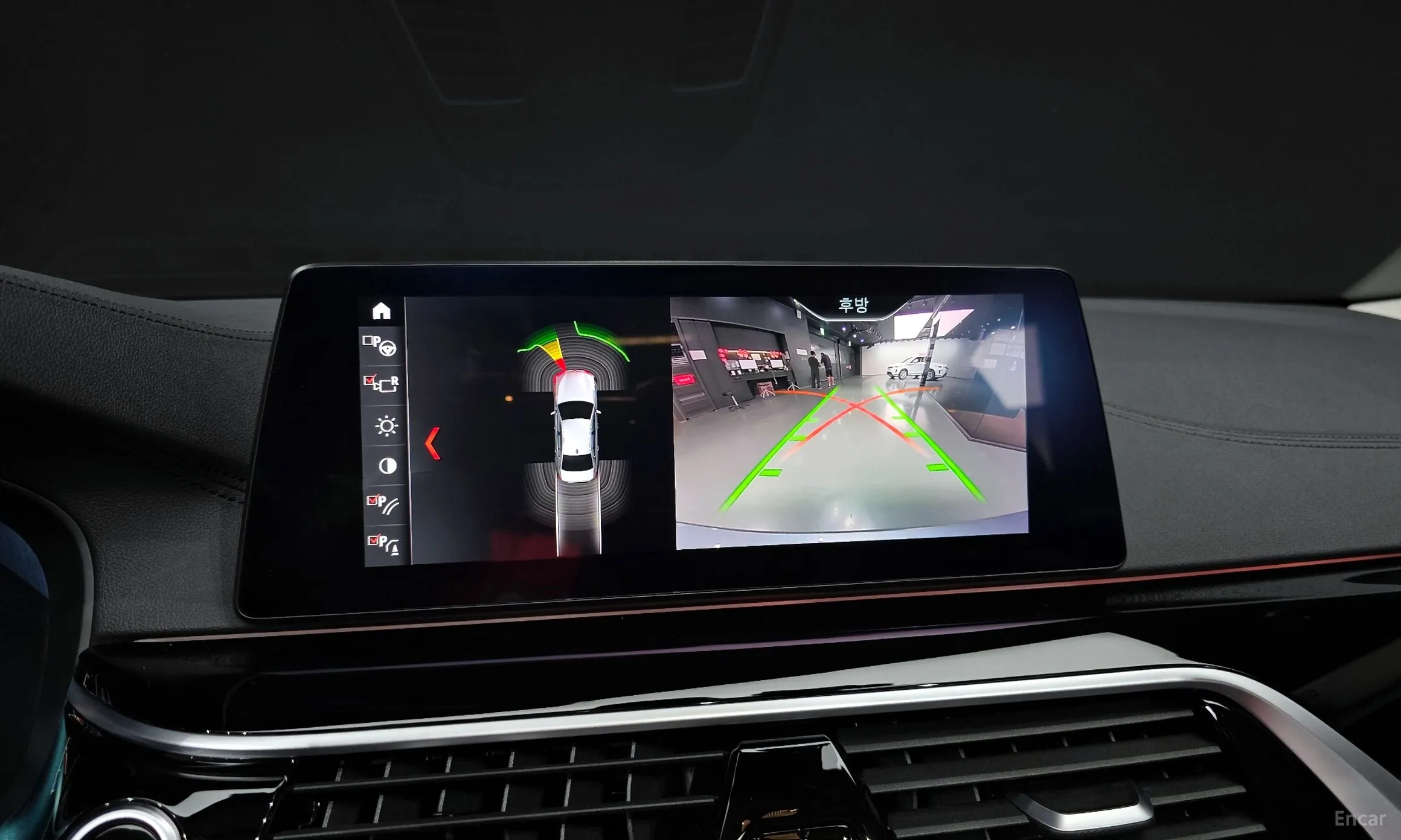 BMW 5 Series (G30) превью 14