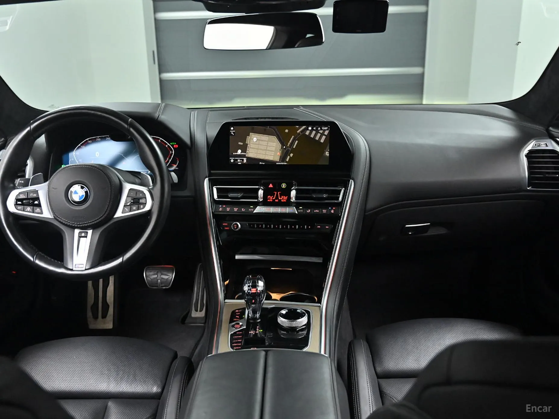 BMW 8-series (G15) превью 4
