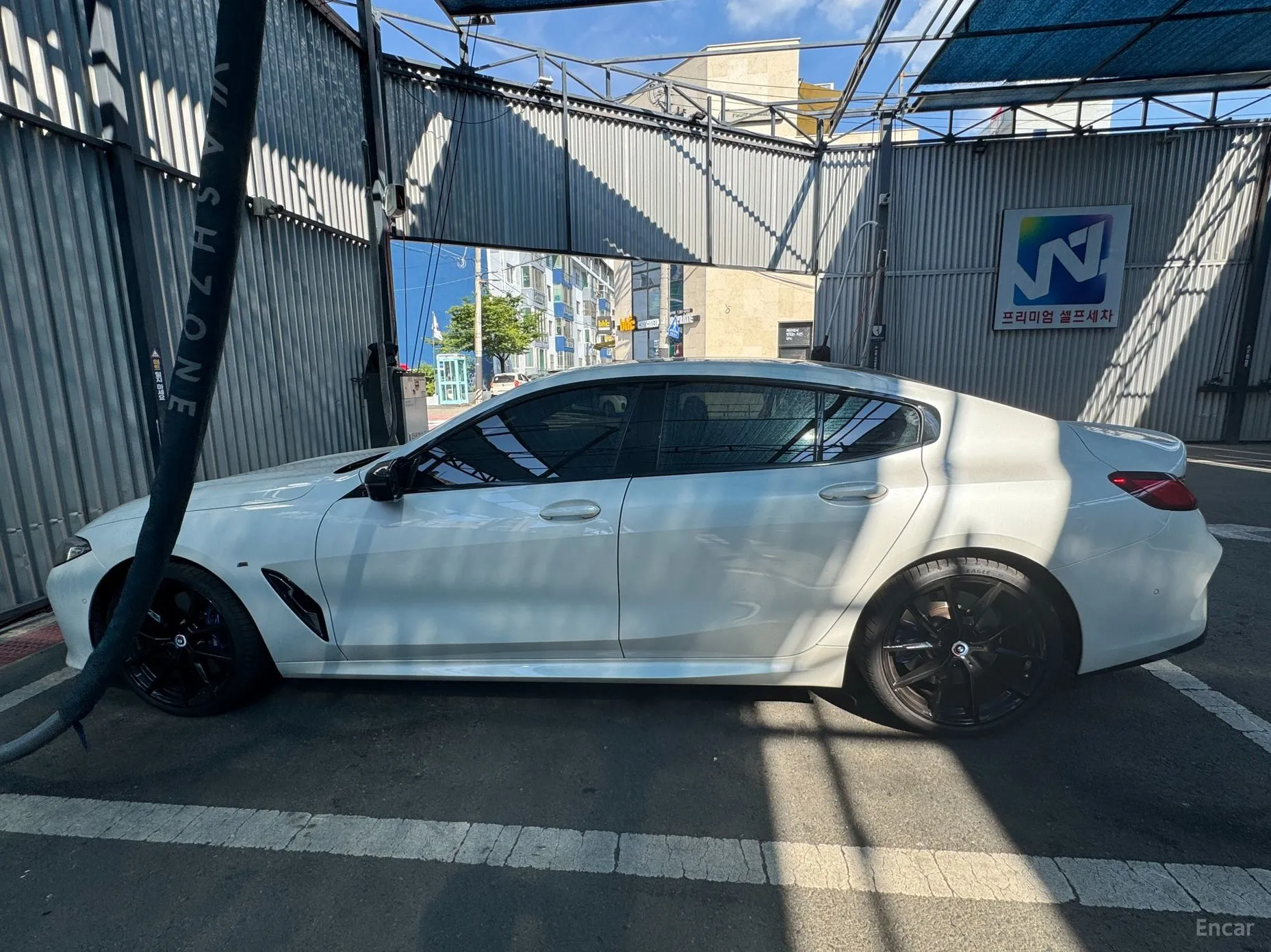 BMW 8-series (G15) превью 4