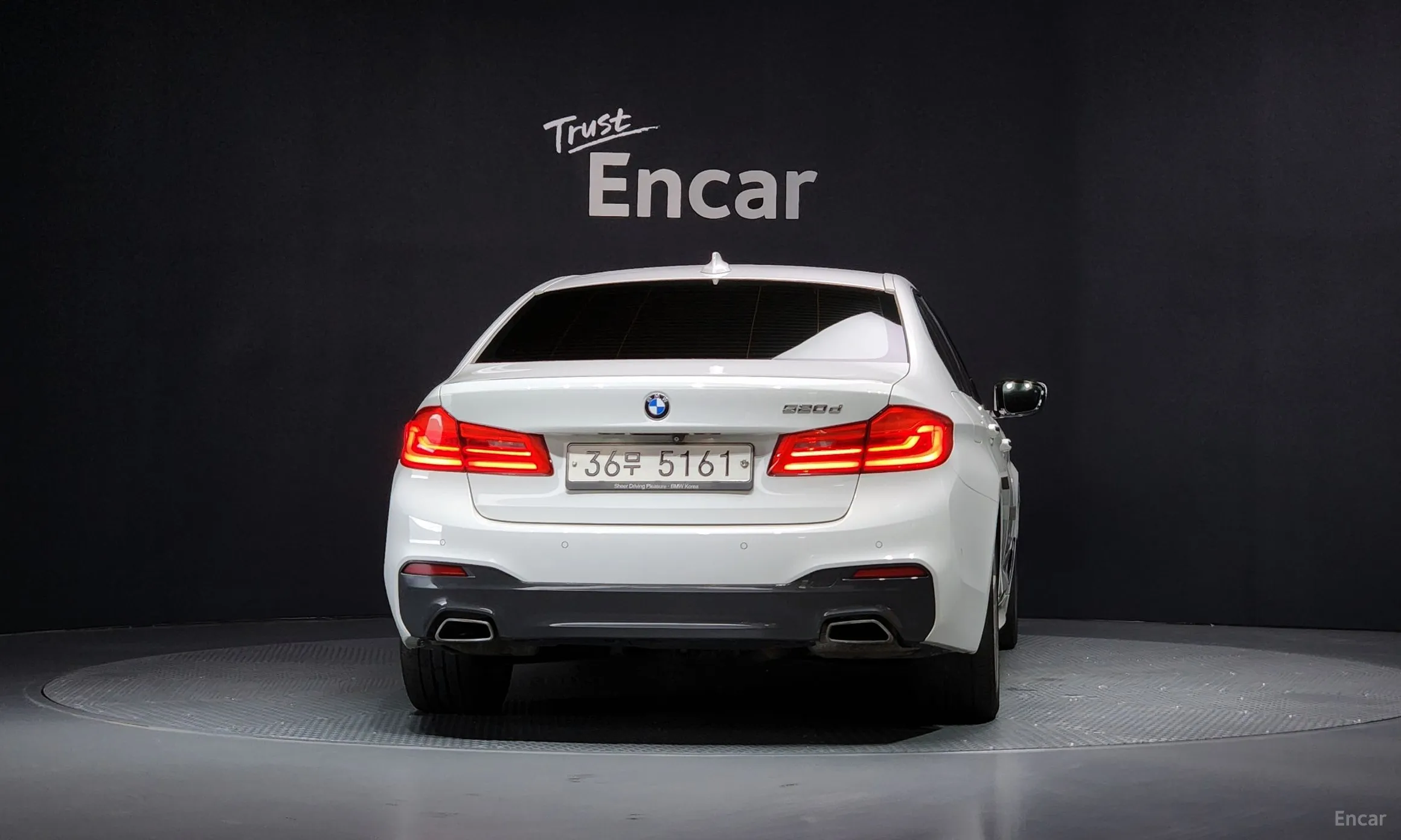 BMW 5 Series (G30) превью 3