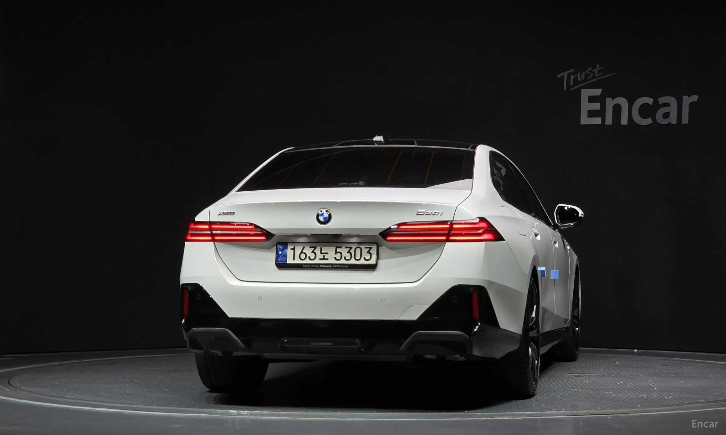 BMW 5 Series (G60) превью 3