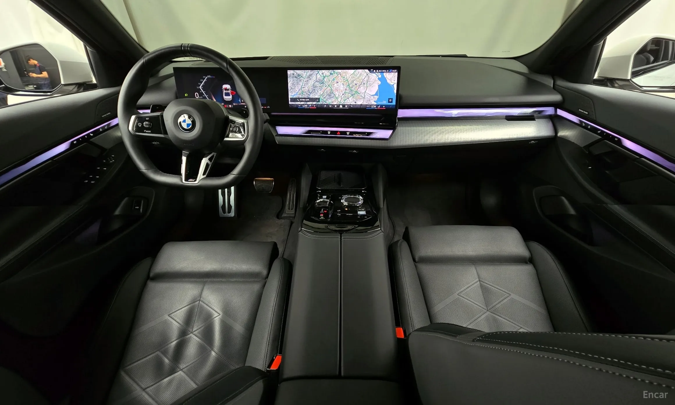 BMW 5 Series (G60) превью 4