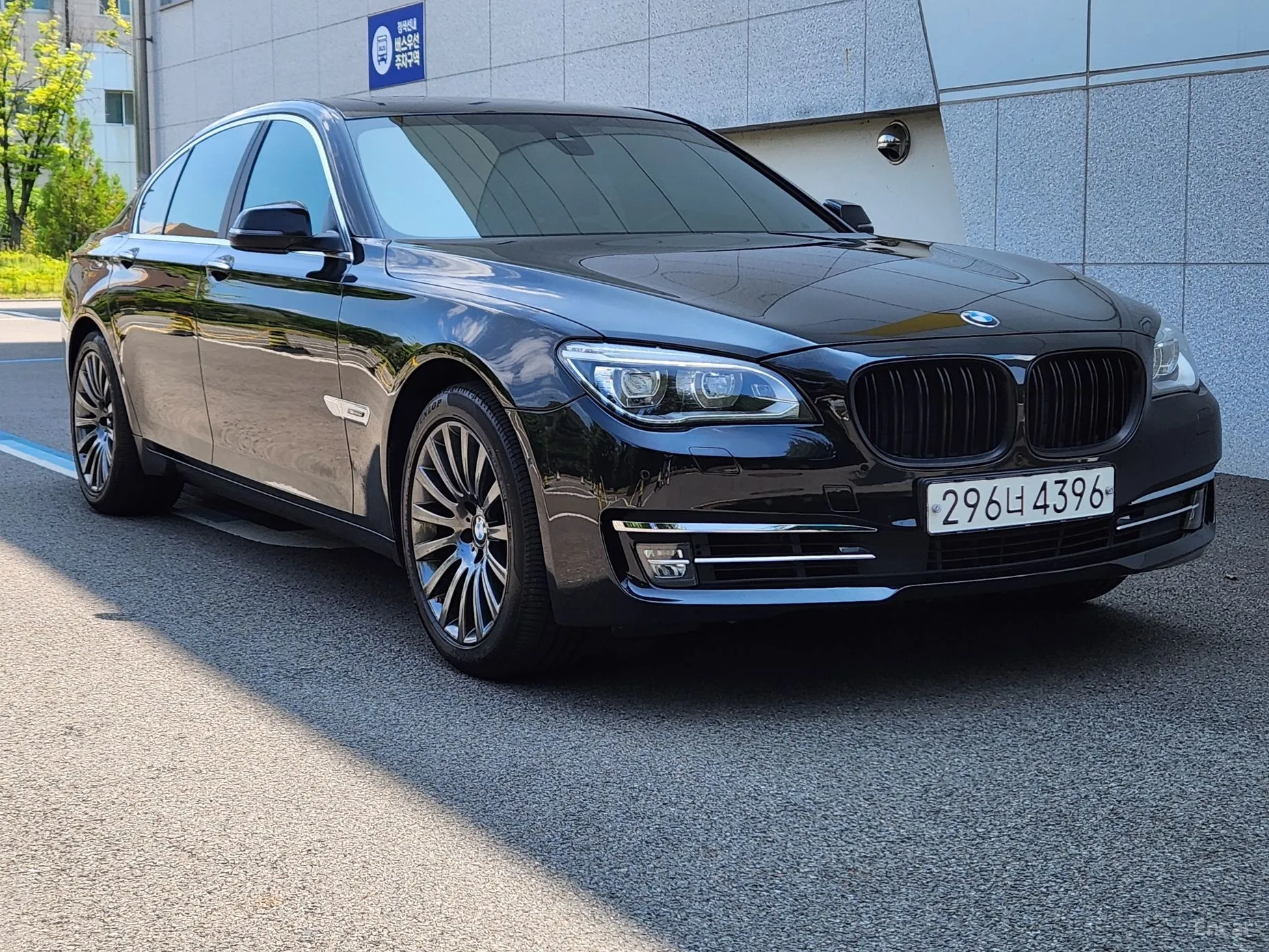 BMW 7 Series (F01)