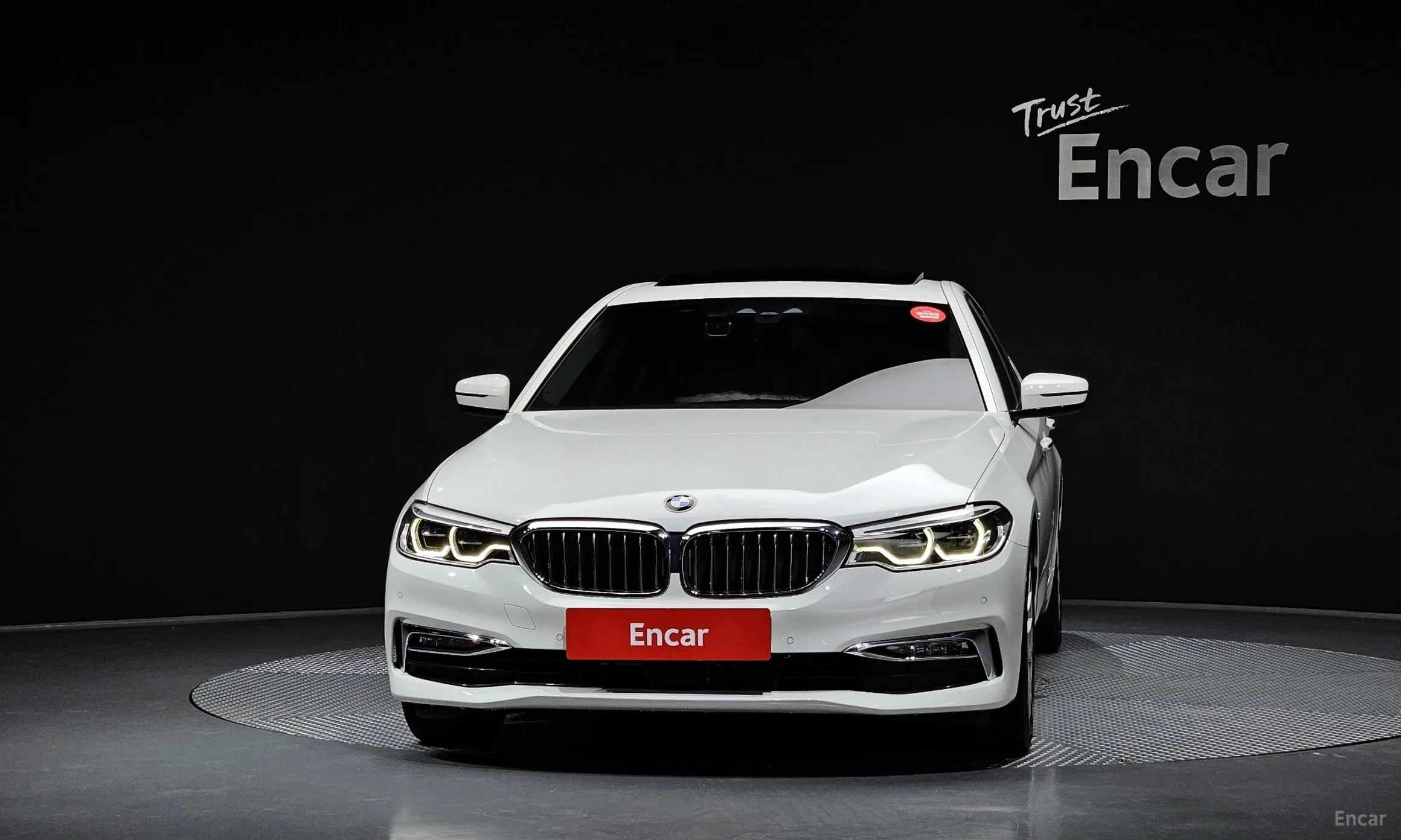 BMW 5 Series (G30) превью 2