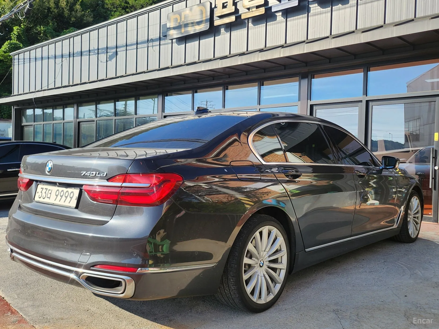BMW 7 Series (G11)