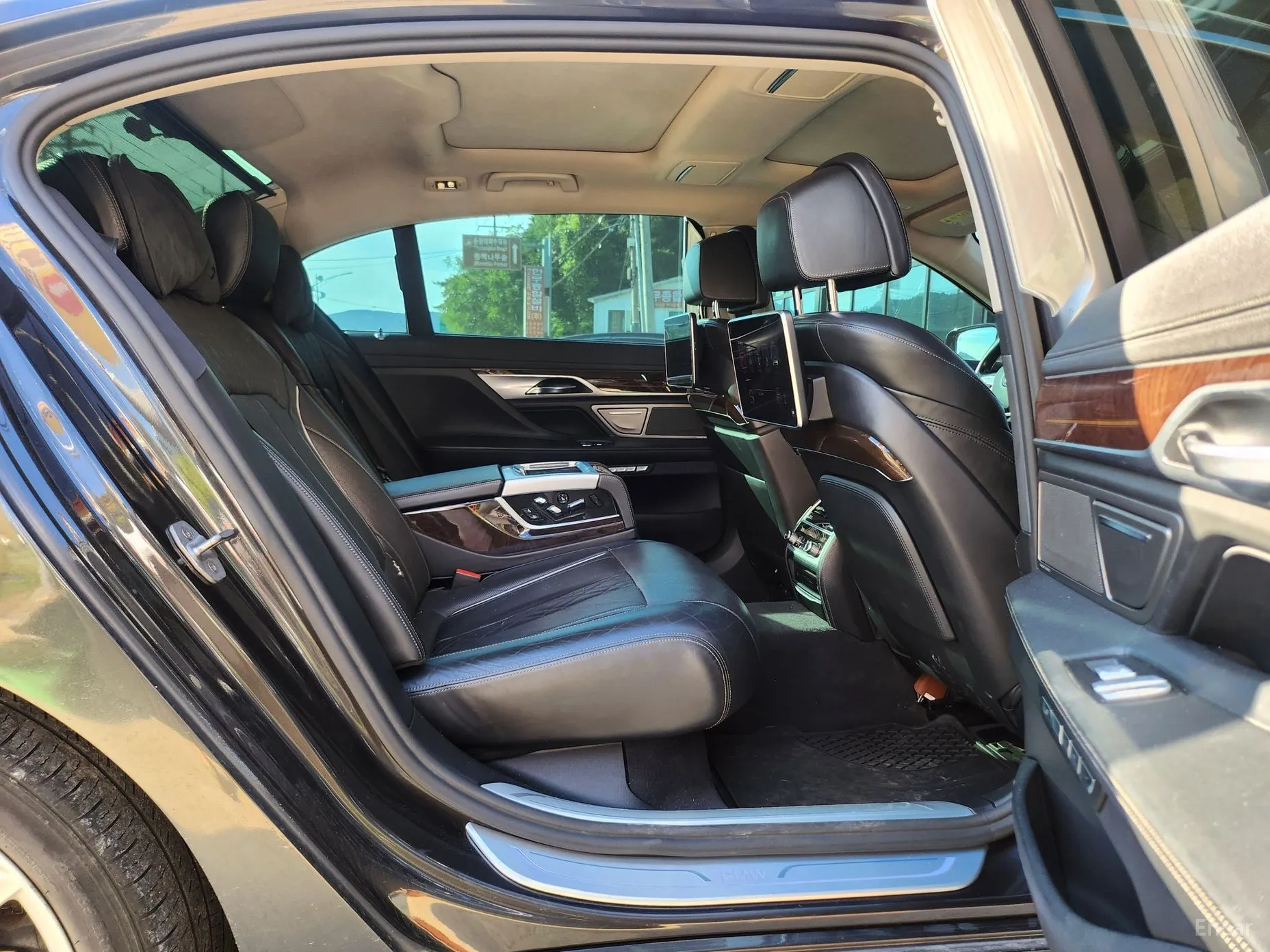 BMW 7 Series (G11) превью 4