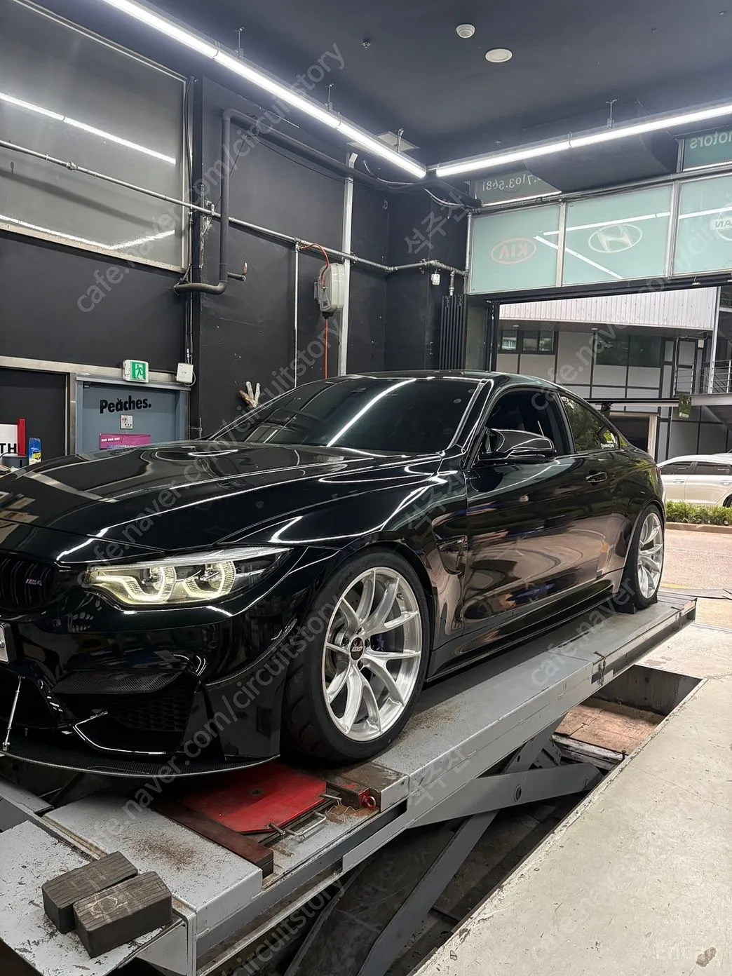 BMW M4 (F82)