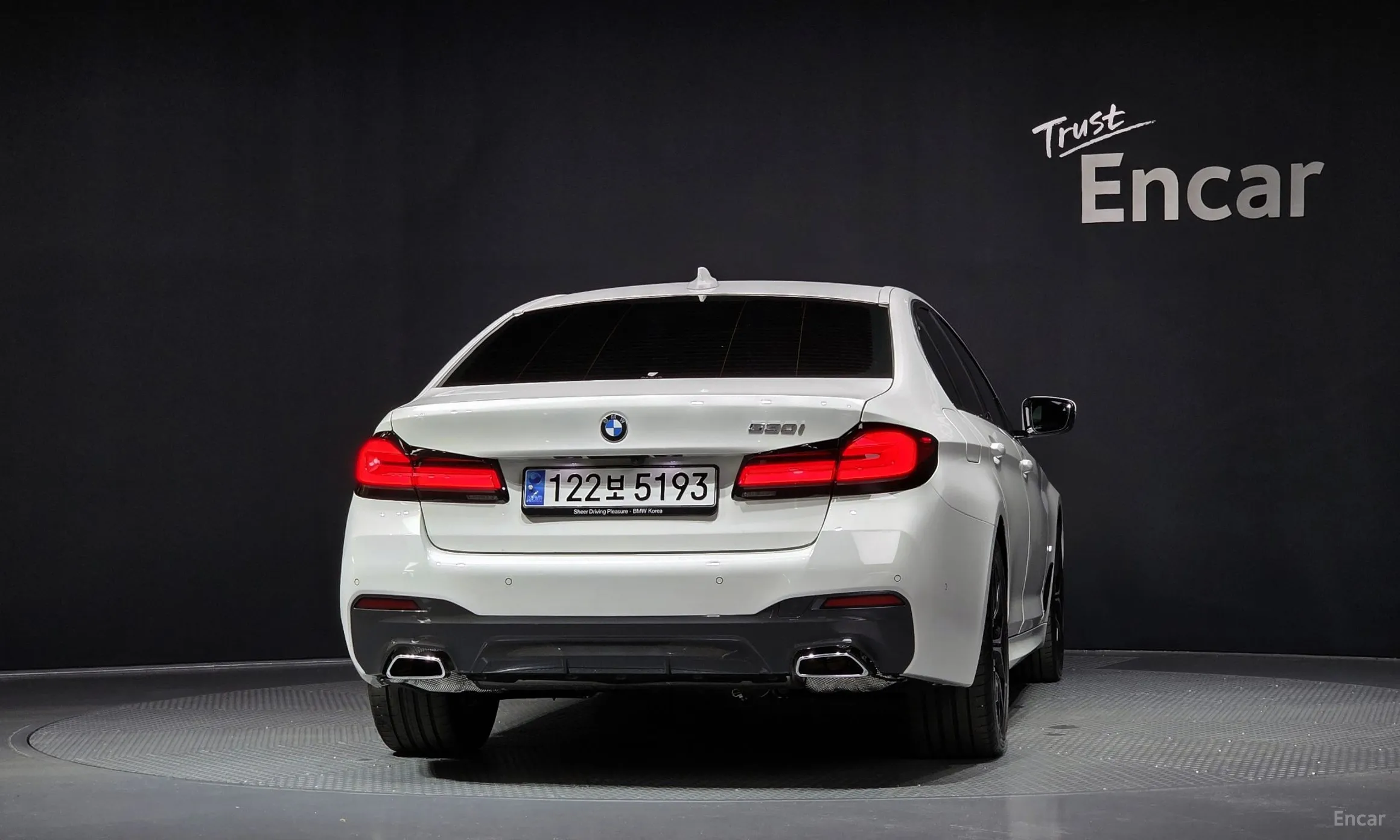 BMW 5 Series (G30) превью 3