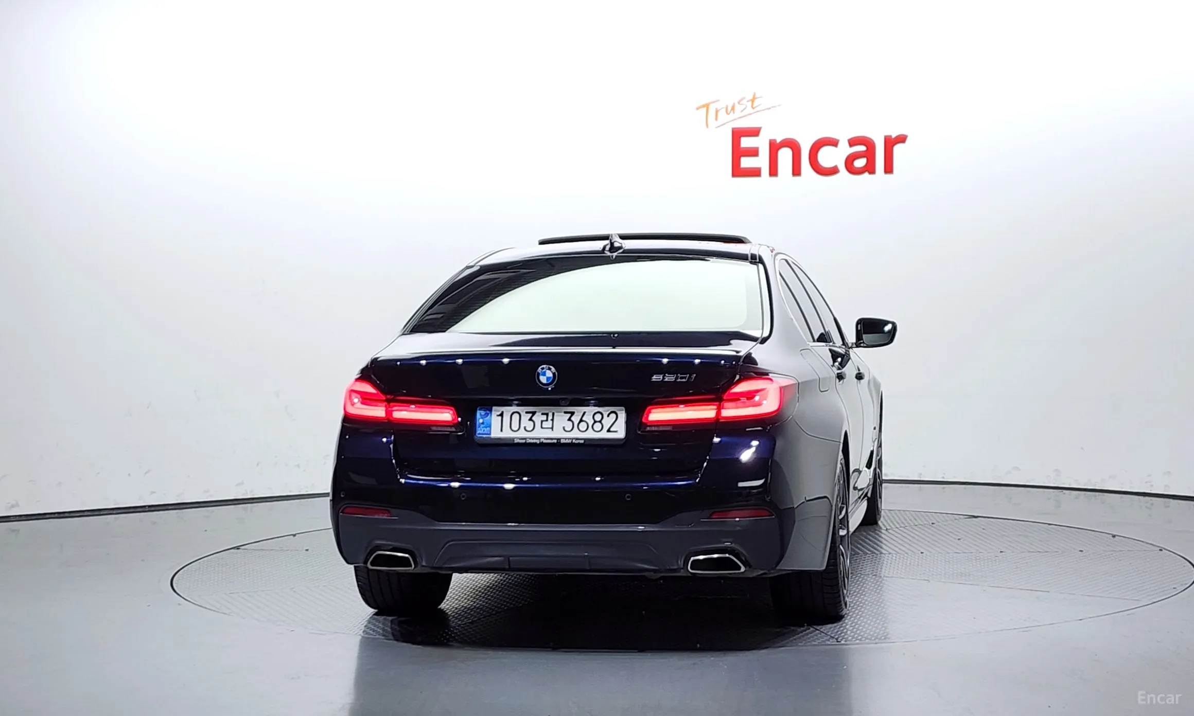 BMW 5 Series (G30) превью 3
