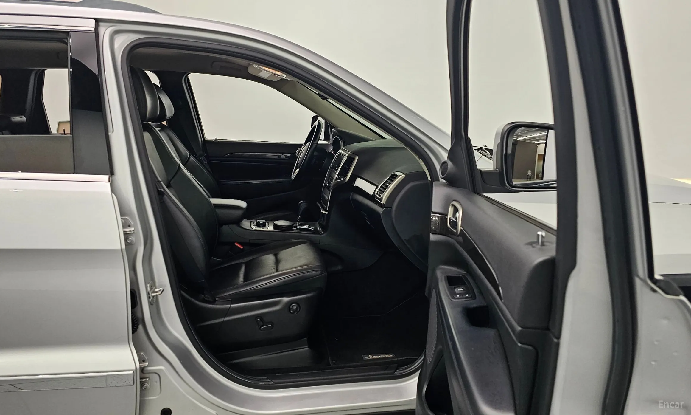 Jeep Grand Cherokee превью 16