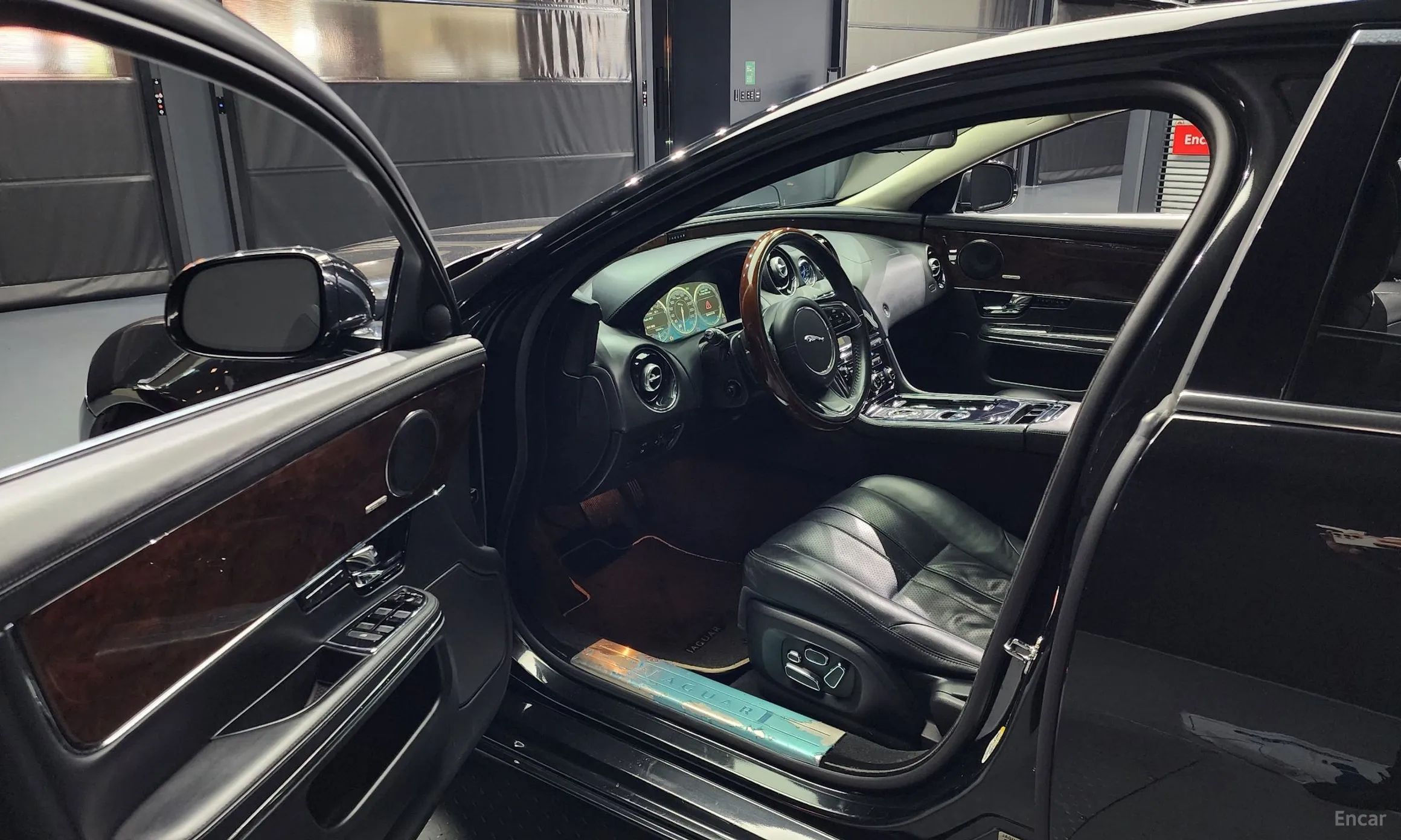 Jaguar All New XJ превью 10
