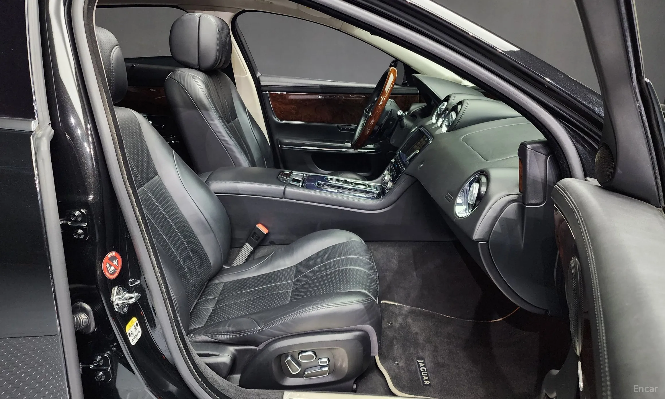 Jaguar All New XJ превью 11