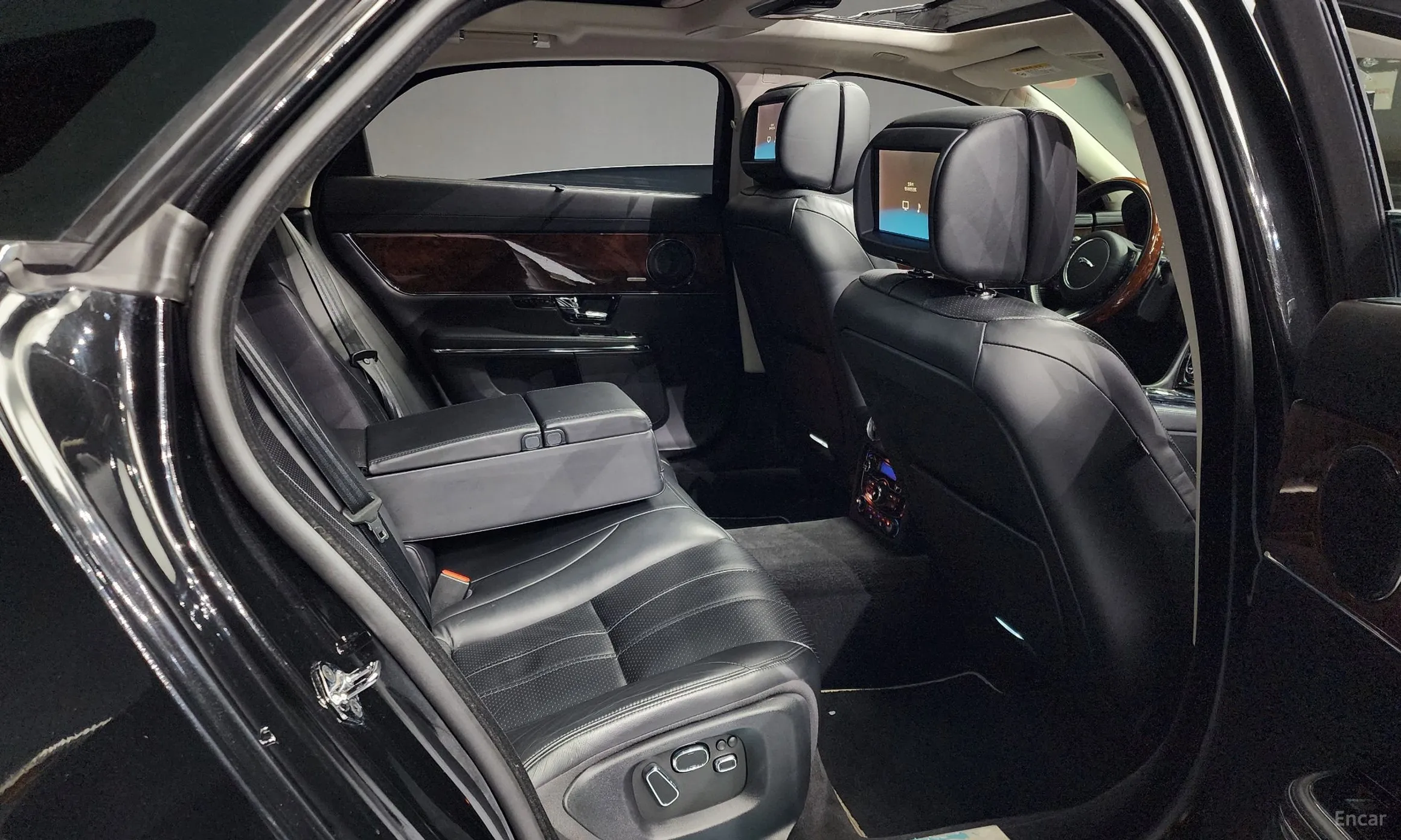 Jaguar All New XJ превью 12