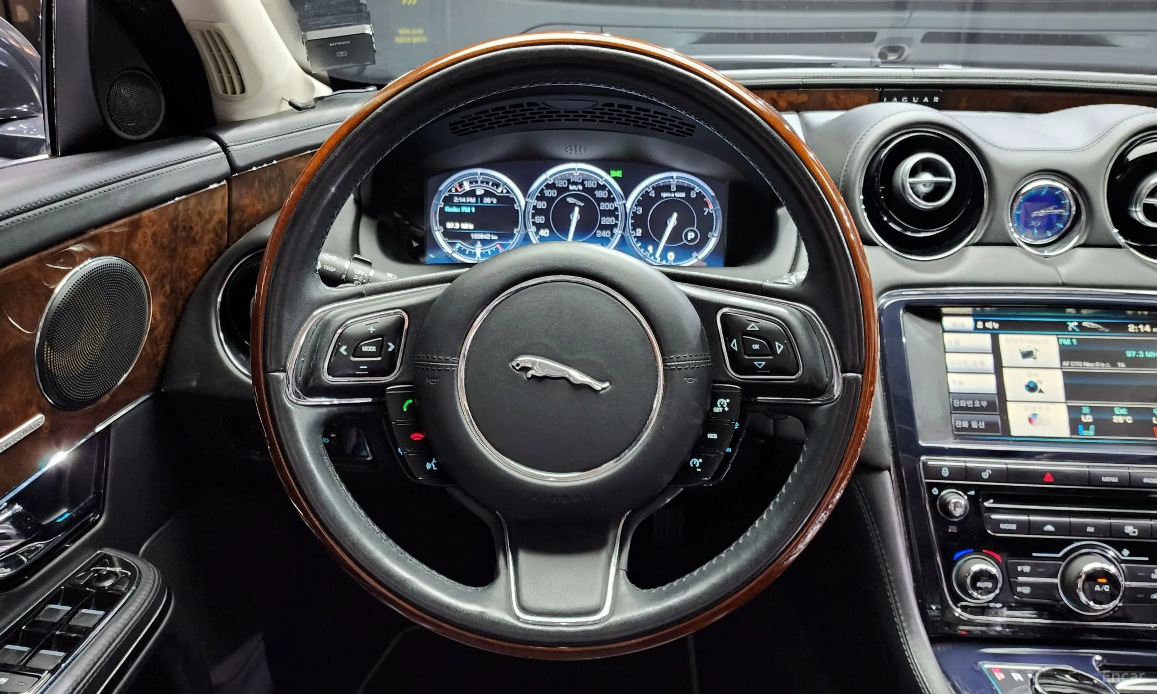 Jaguar All New XJ превью 13