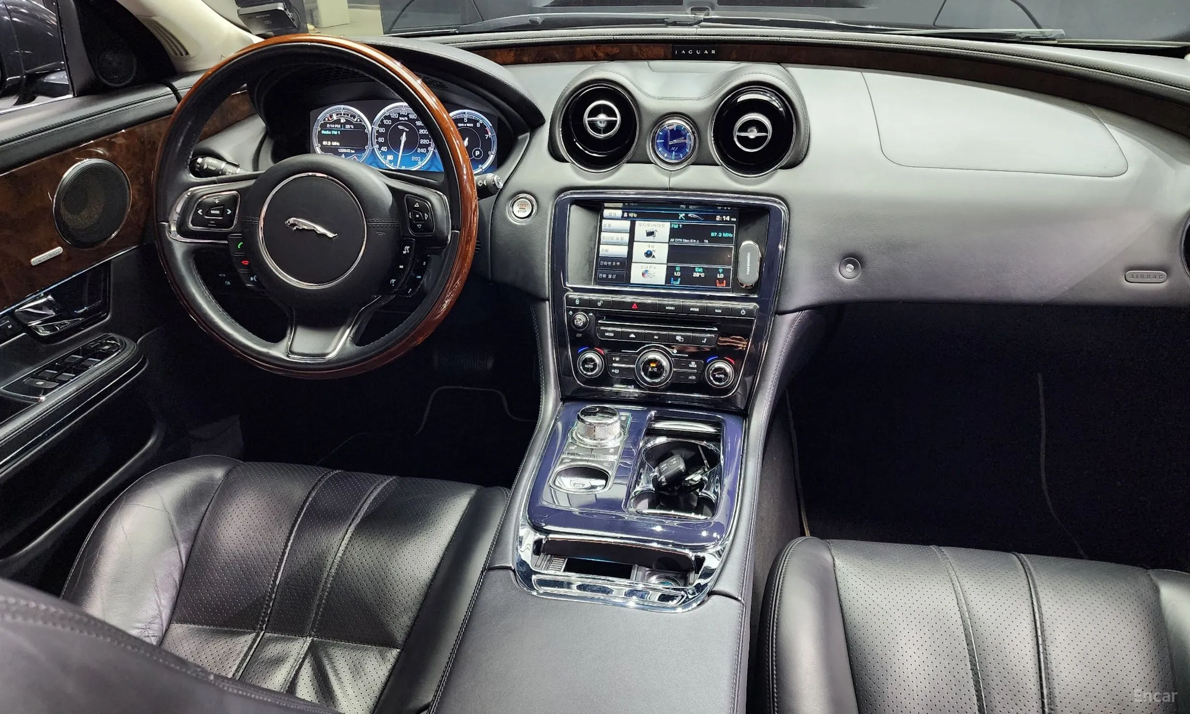 Jaguar All New XJ превью 7