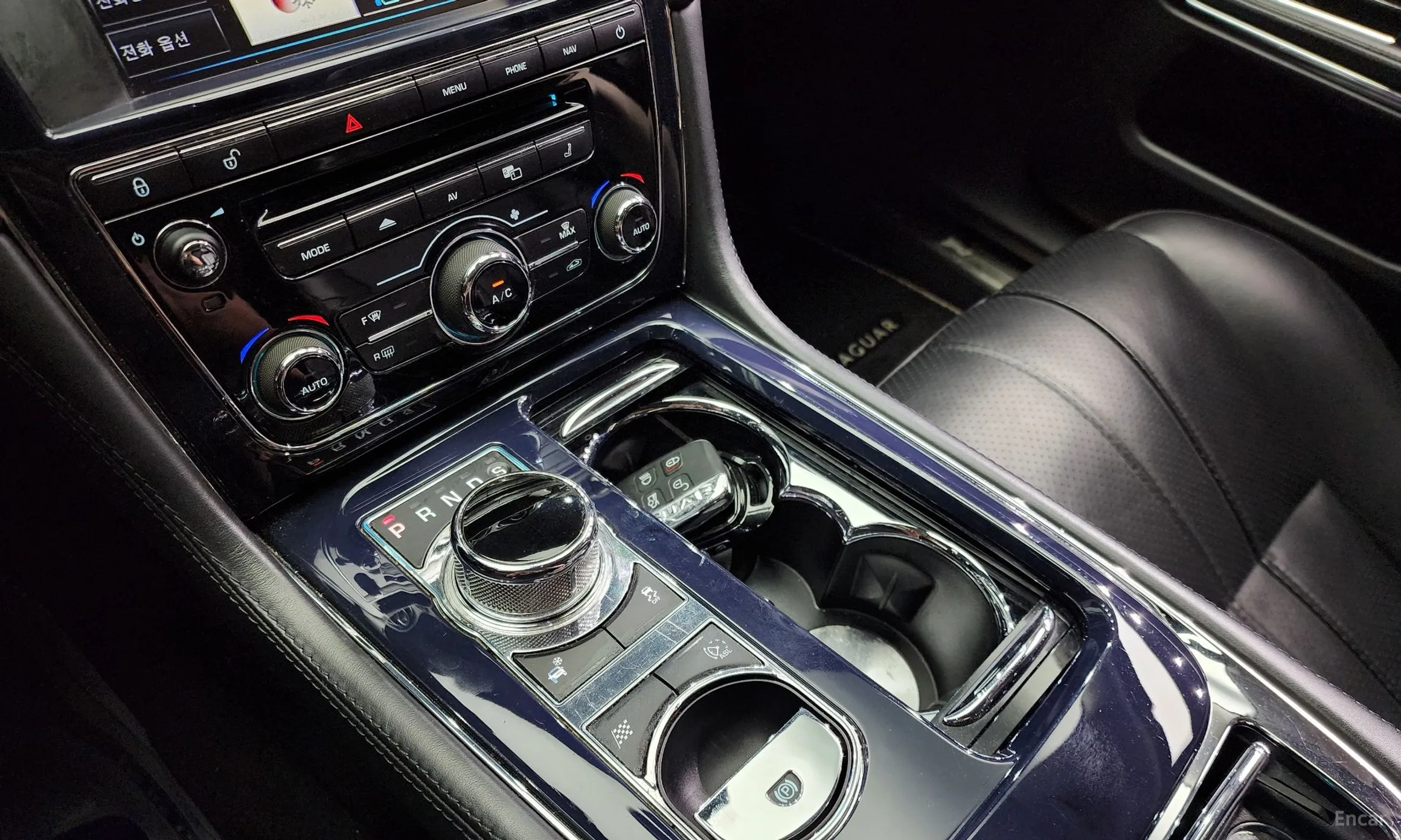 Jaguar All New XJ превью 9