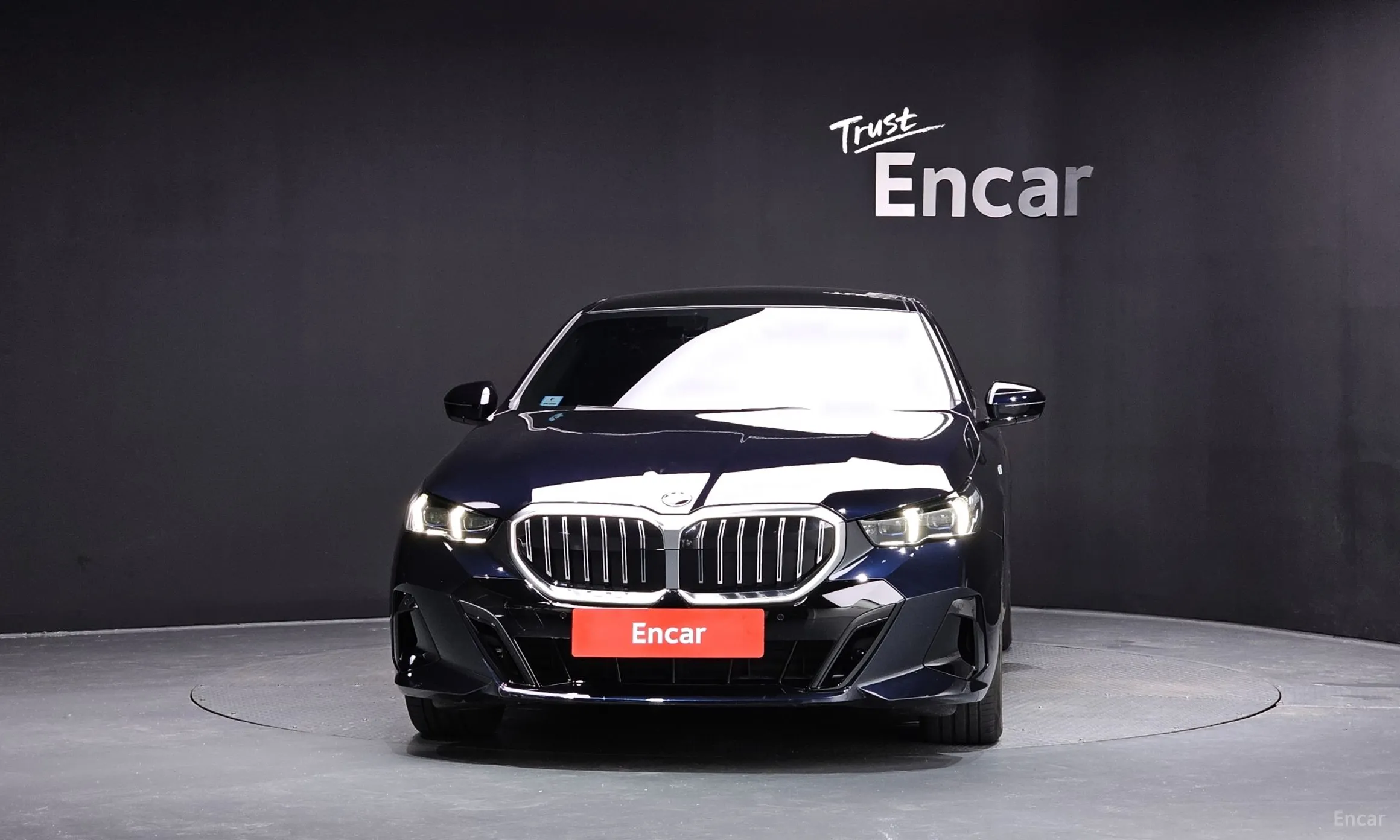 BMW 5 Series (G60) превью 3