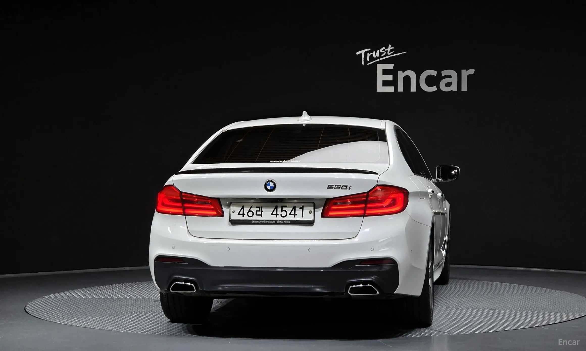 BMW 5 Series (G30) превью 3