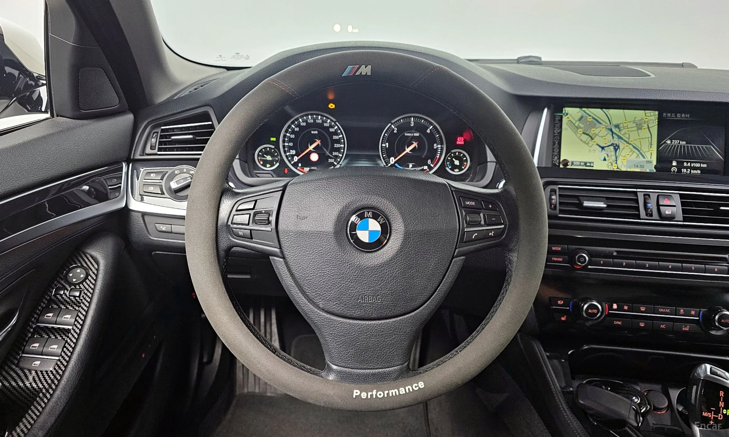 BMW 5 Series (F10) превью 13
