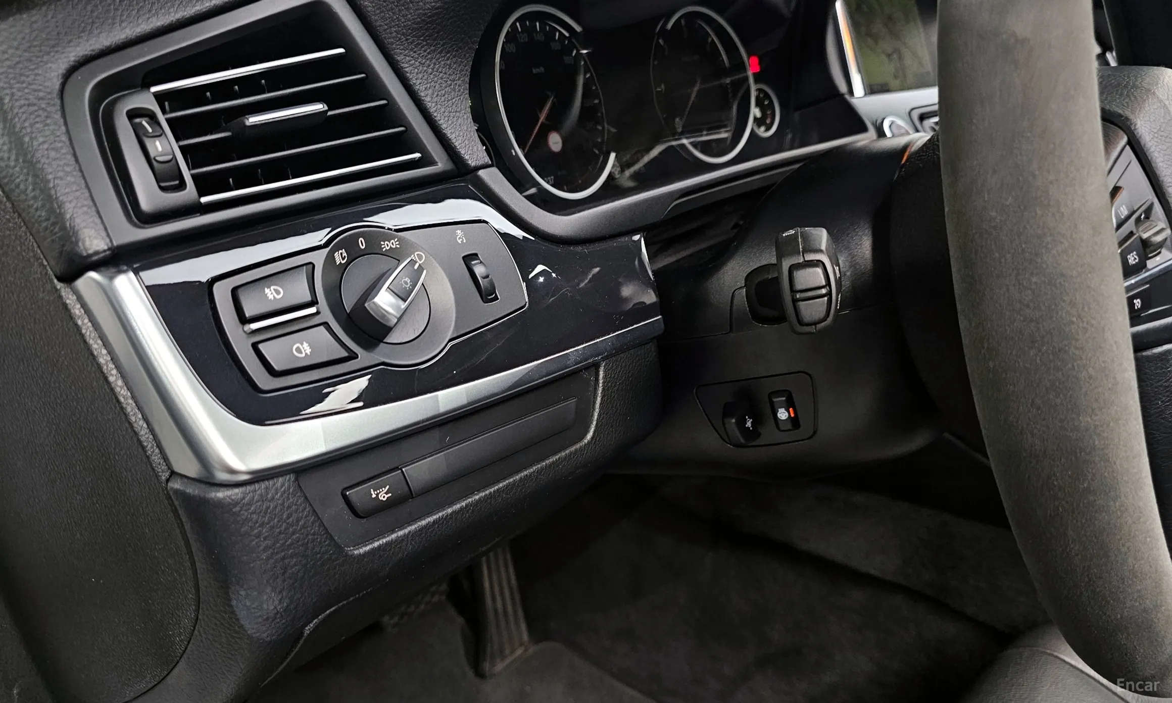 BMW 5 Series (F10) превью 17