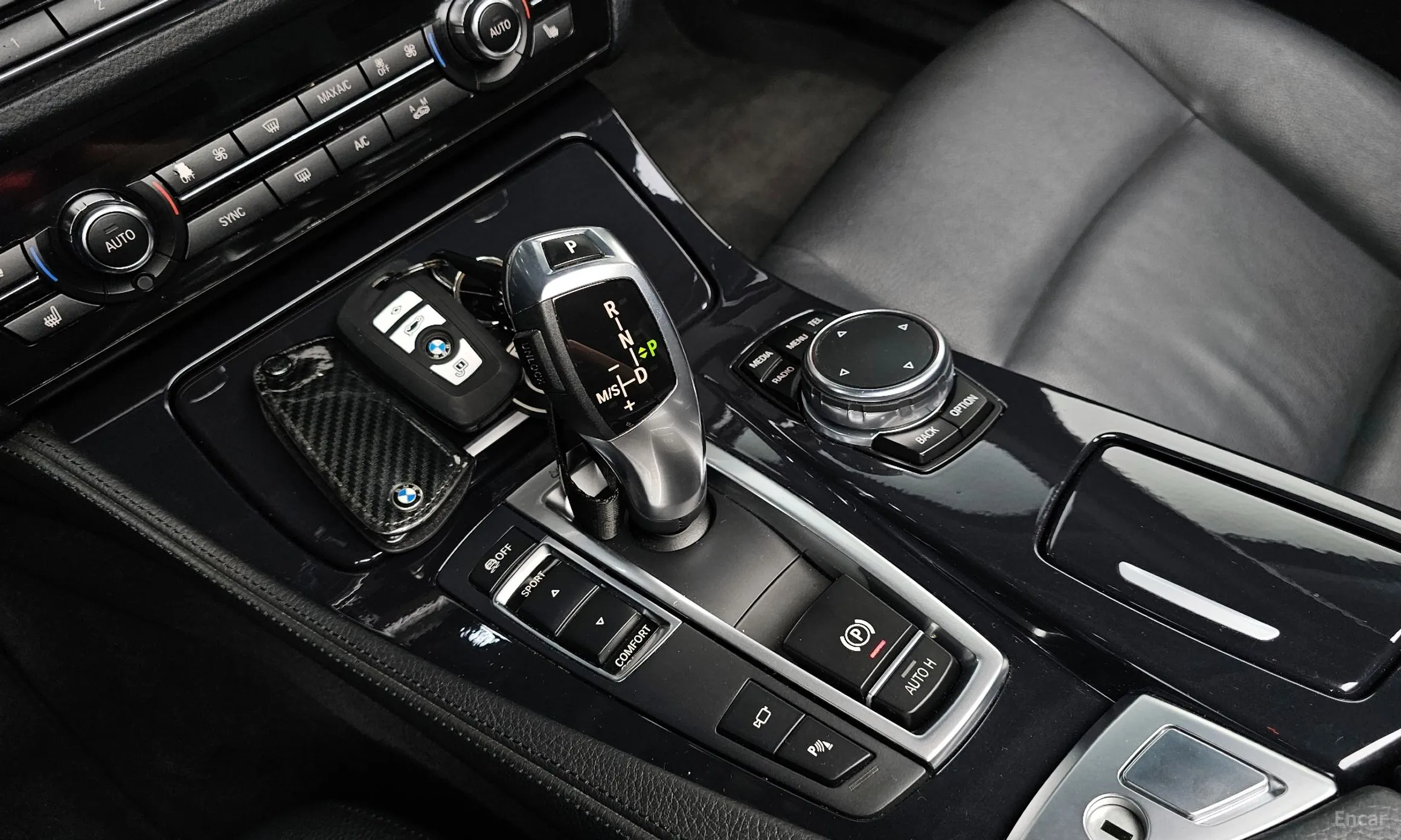 BMW 5 Series (F10) превью 9
