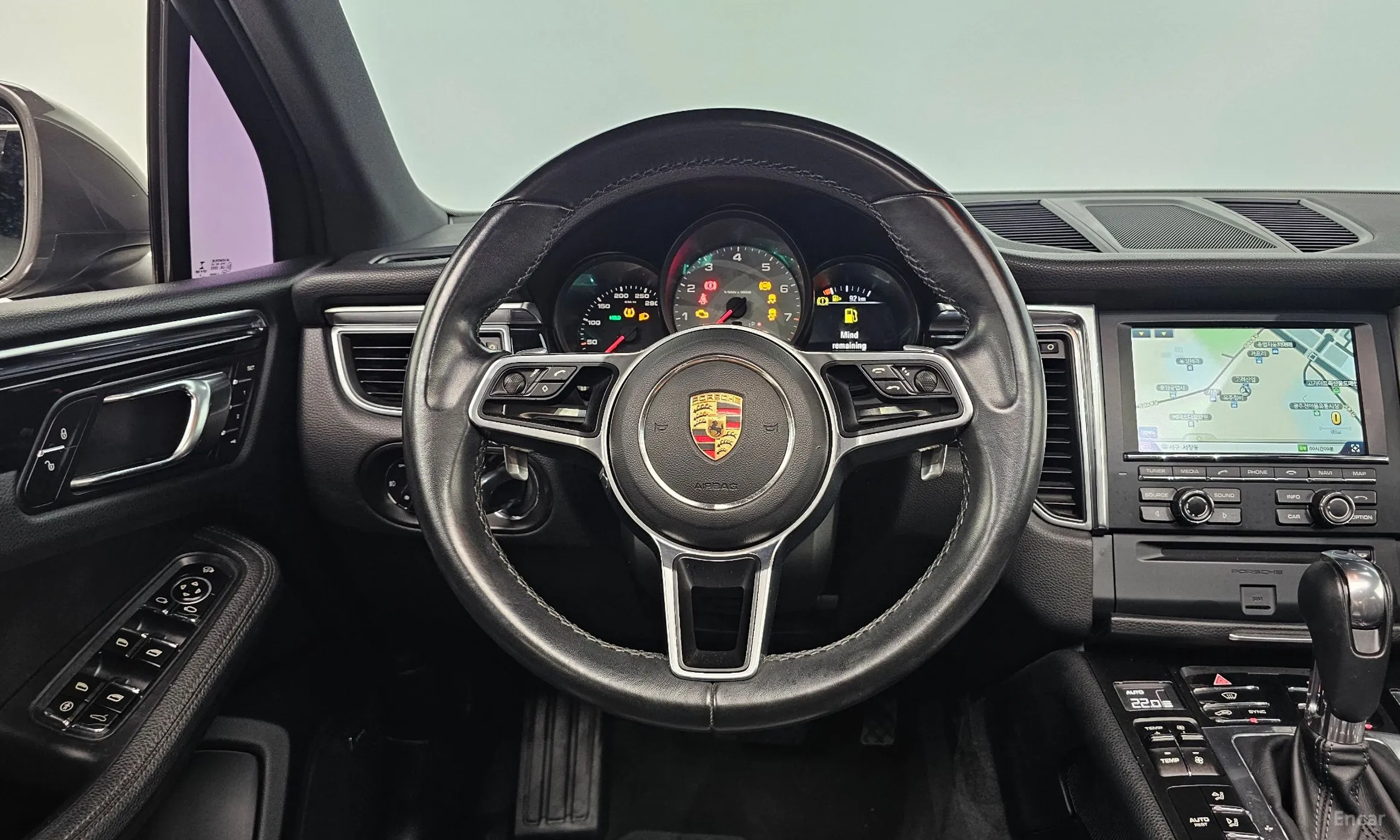 Porsche Macan превью 13