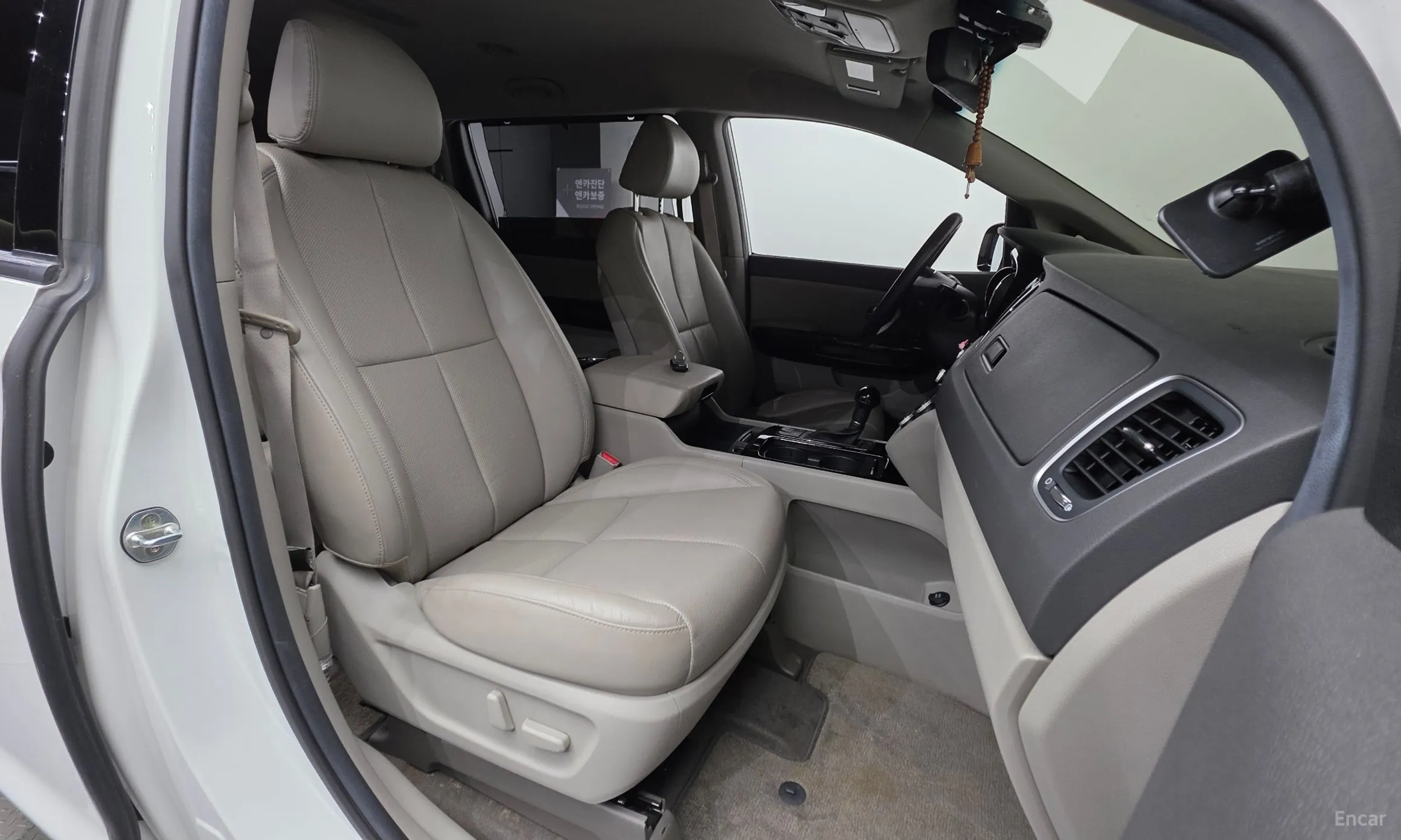 Kia Carnival превью 10