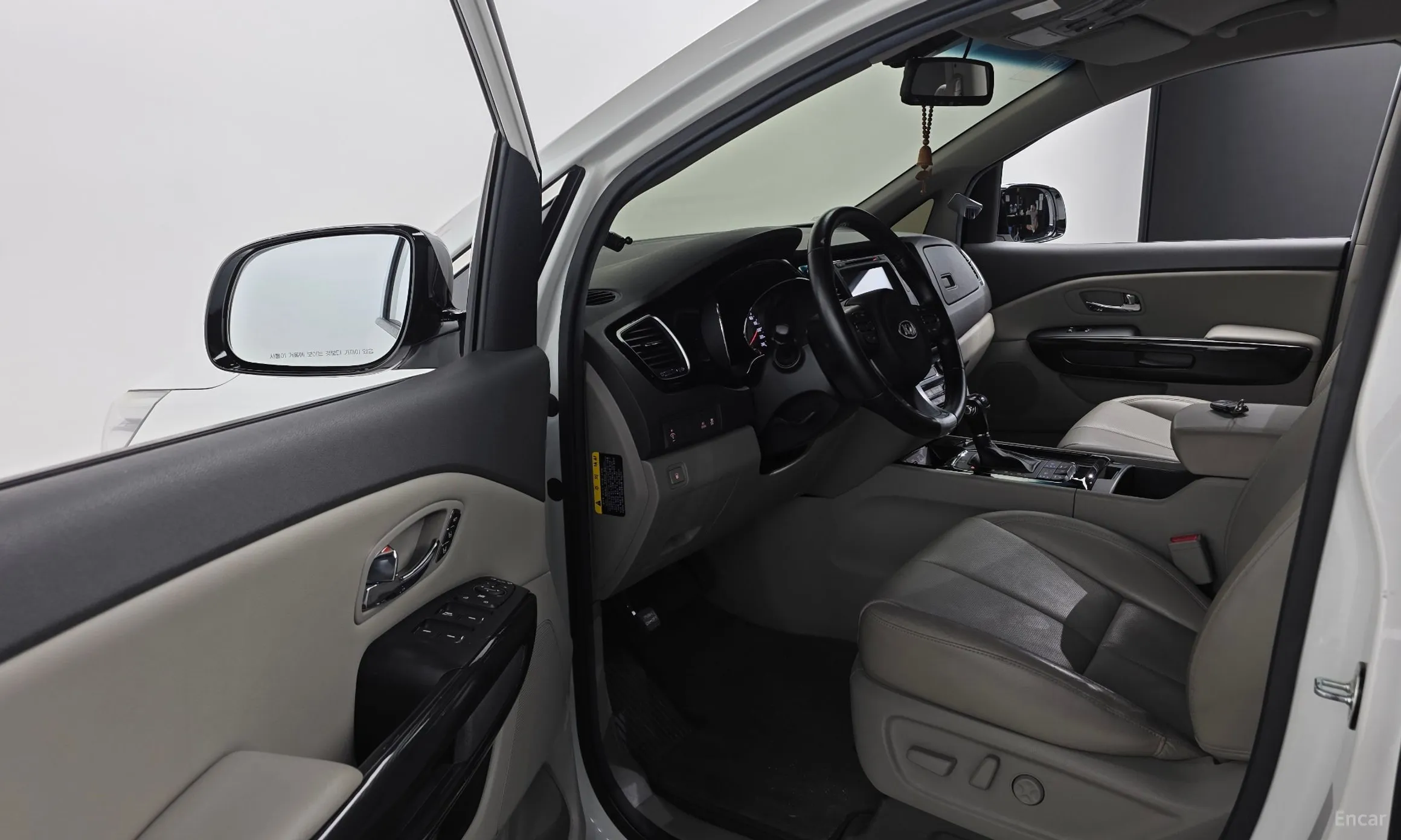 Kia Carnival превью 11