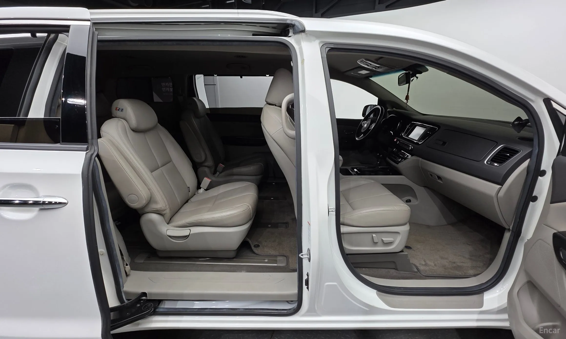 Kia Carnival превью 19