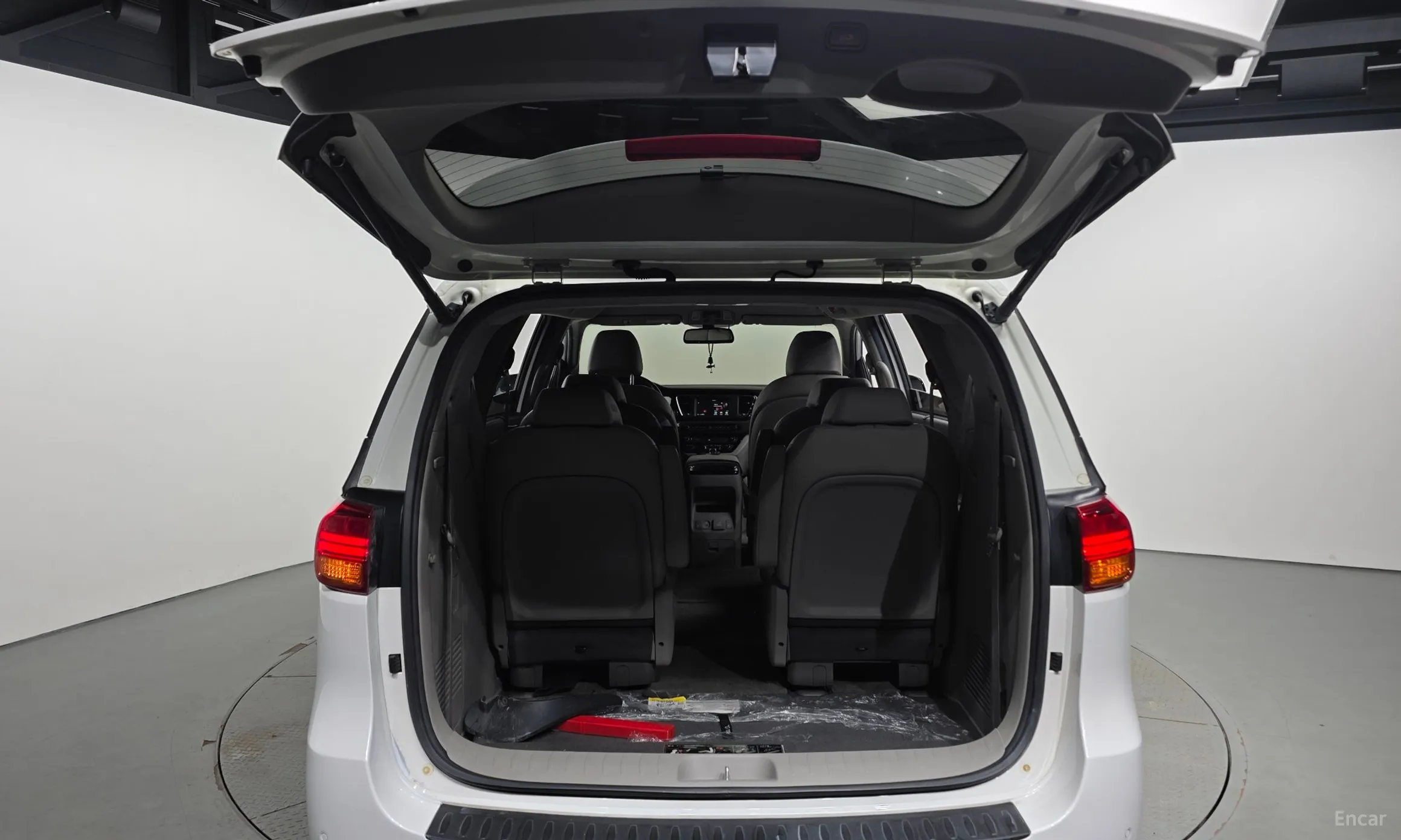 Kia Carnival превью 20