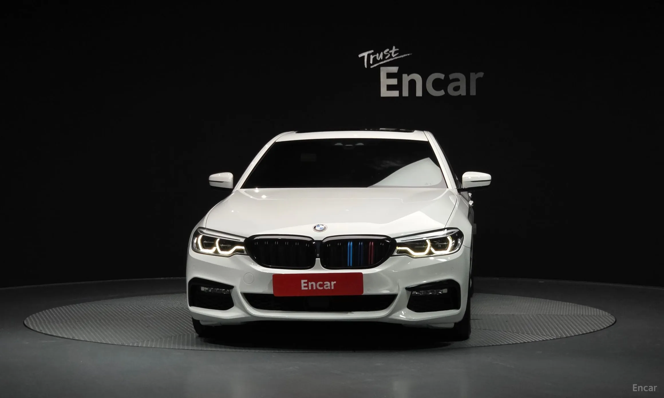 BMW 5 Series (G30) превью 2